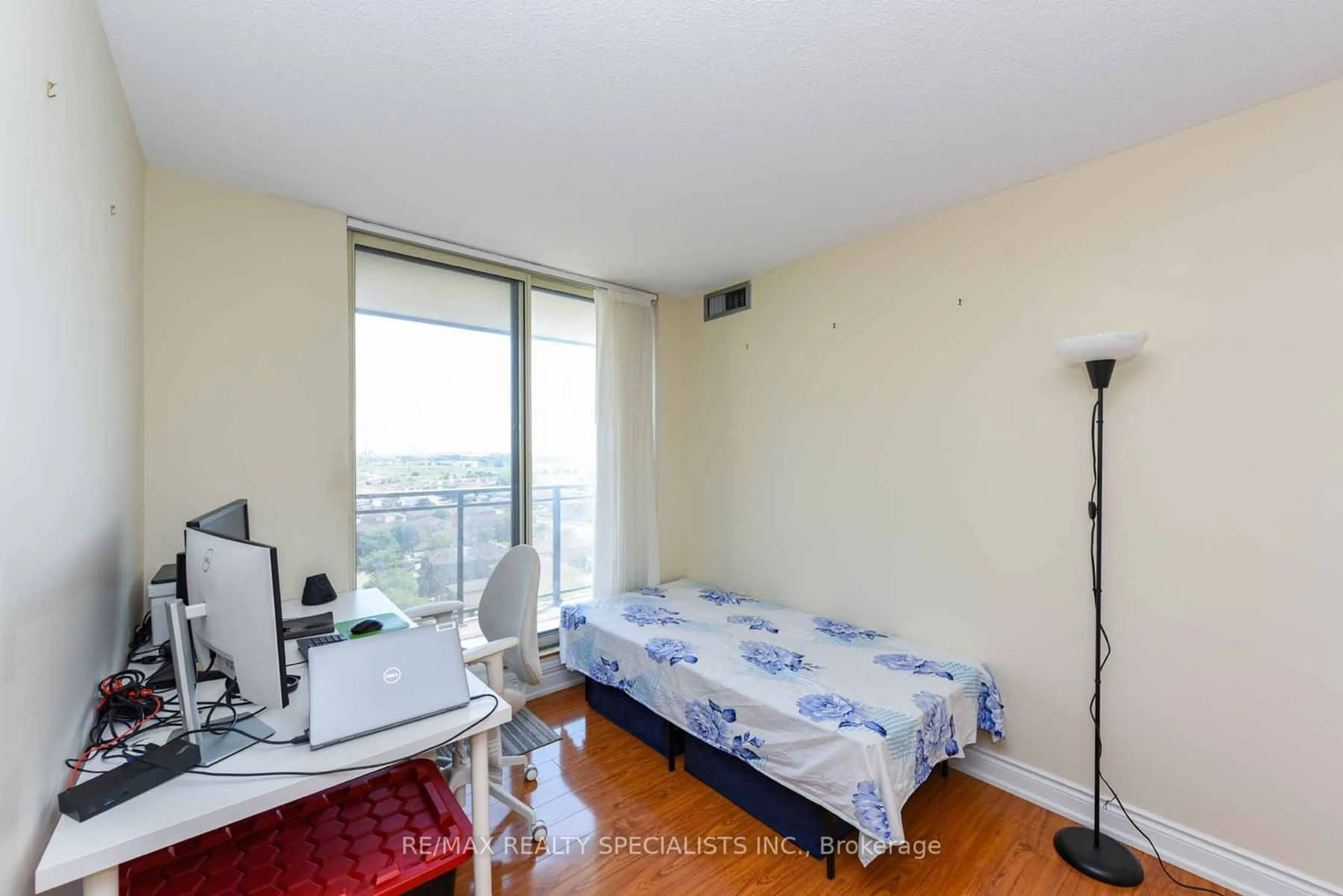 A pic of a room for 20 Cherrytree Dr #1010, Brampton Ontario L6Y 3V1