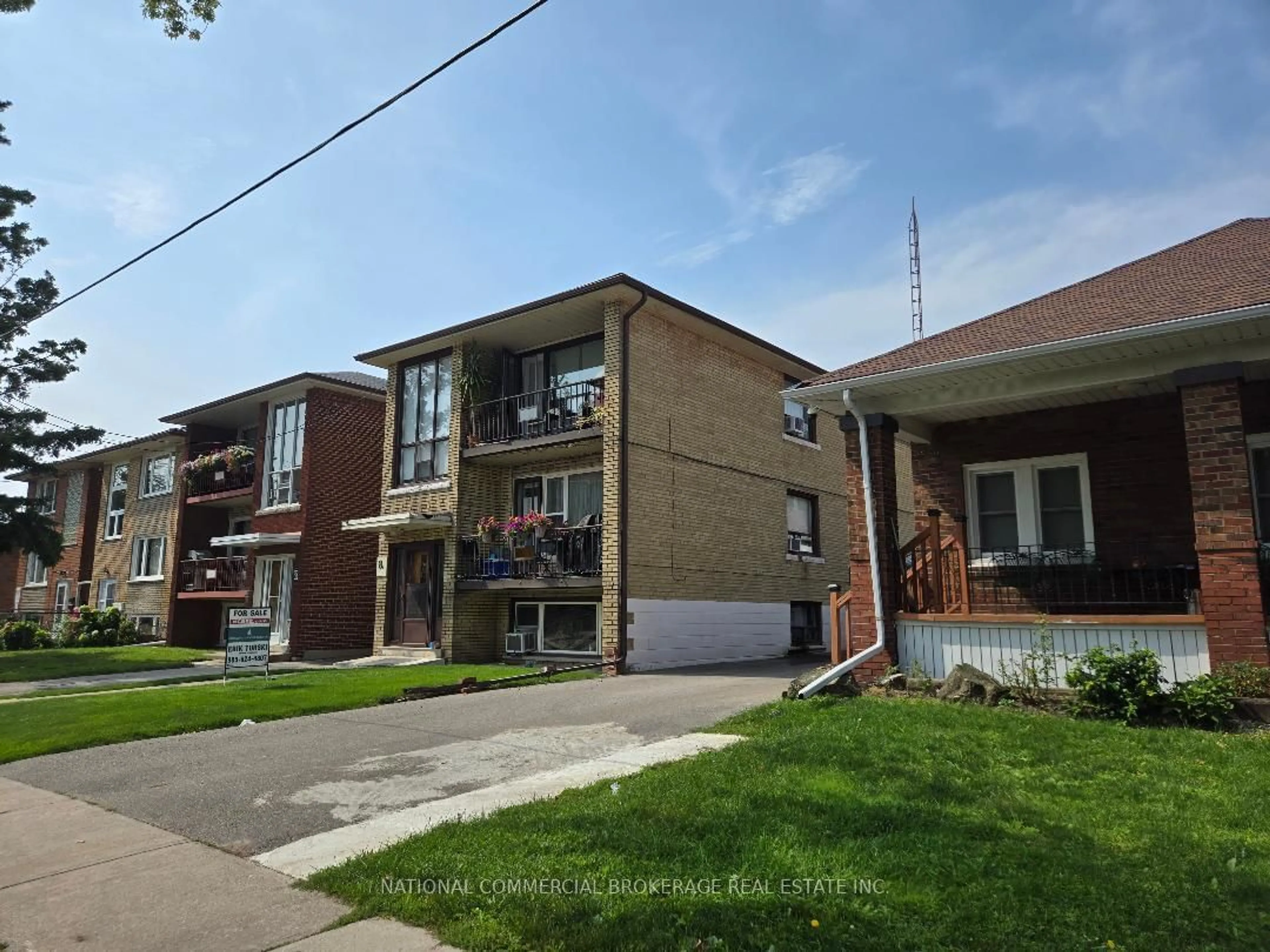 A pic from exterior of the house or condo, the street view for 8A Nineteenth St, Toronto Ontario M8V 3L3