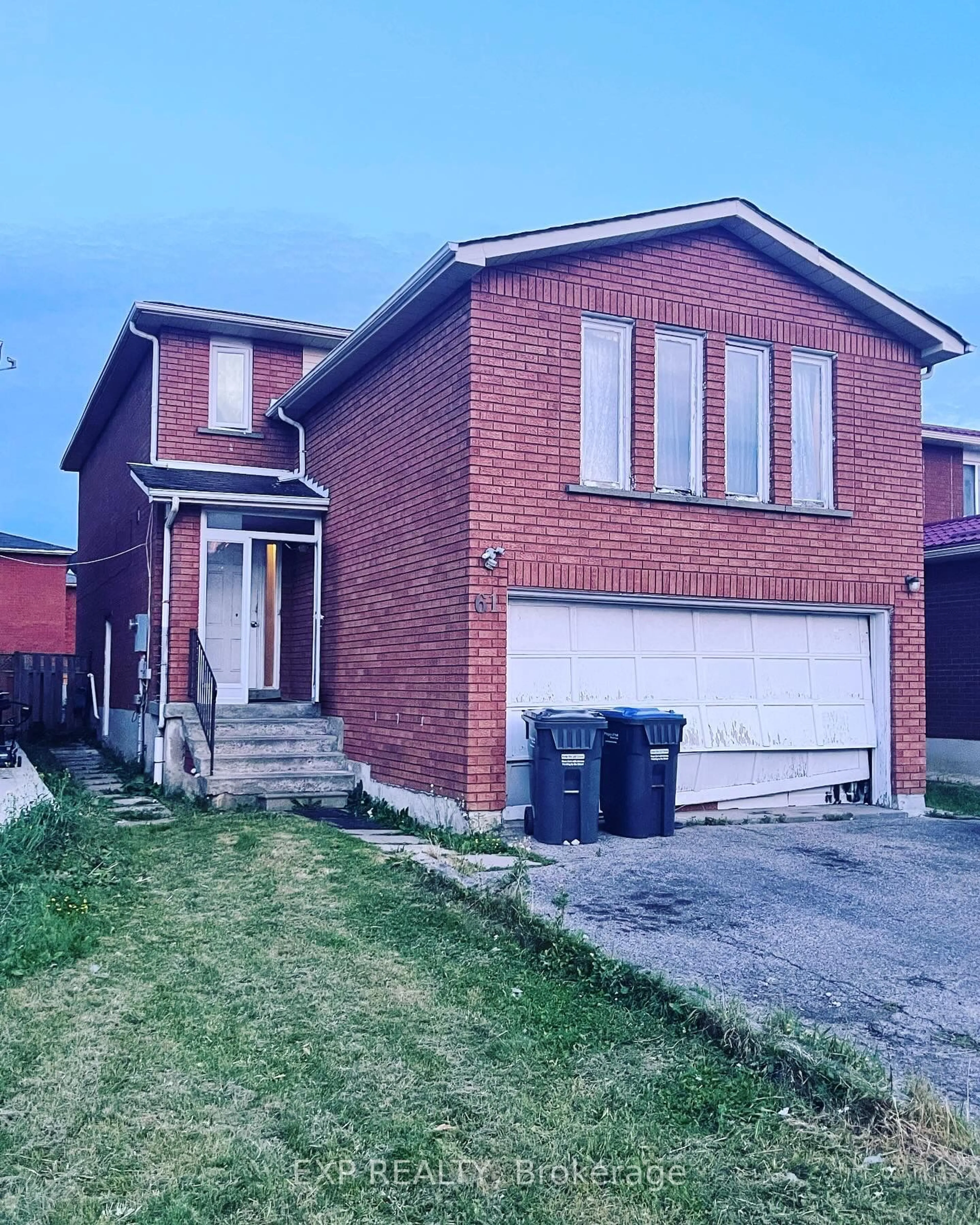 Frontside or backside of a home for 61 Kingknoll Dr, Brampton Ontario L6Y 3G6