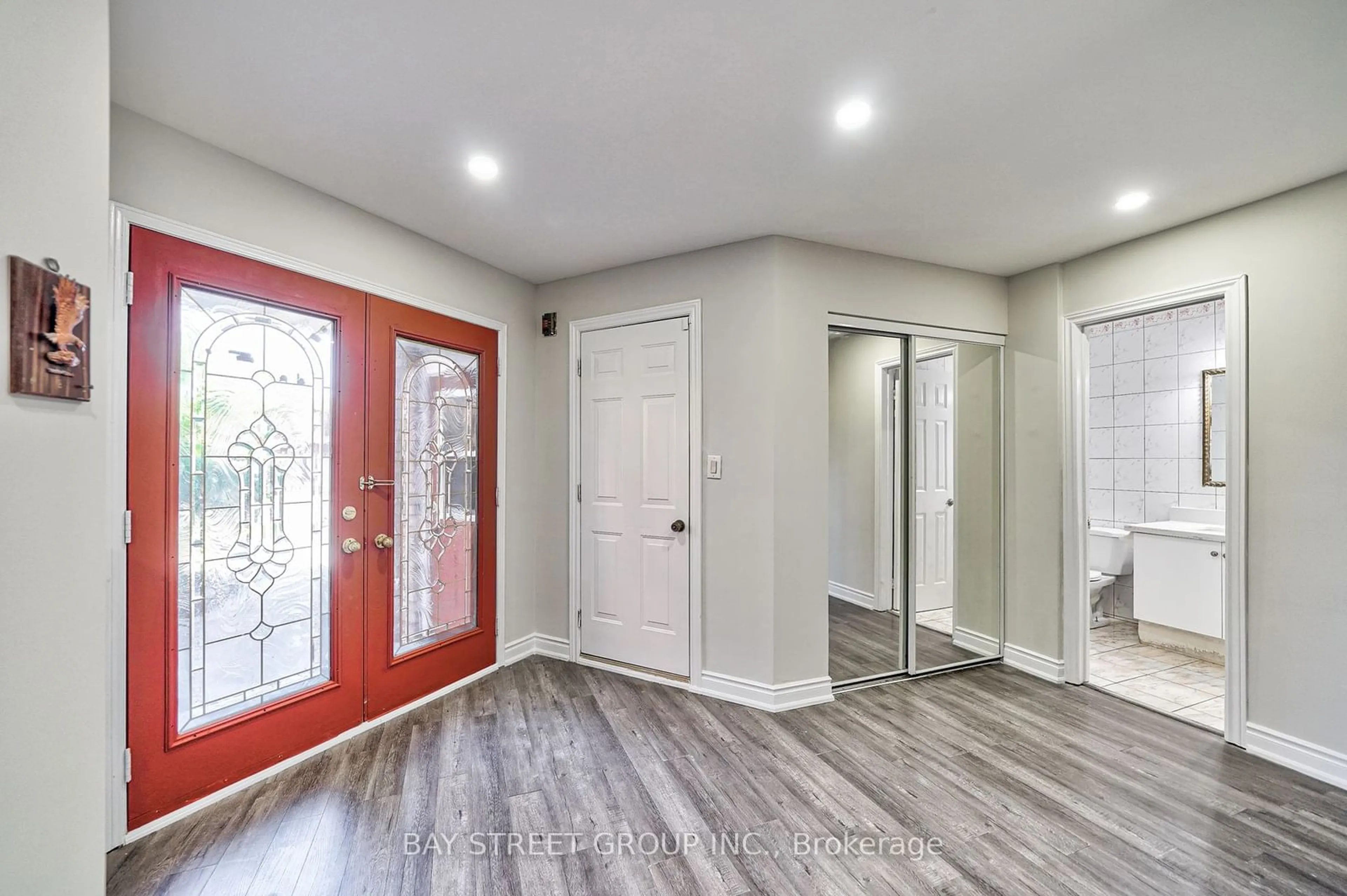 Indoor entryway for 6096 Silken Laumann Way, Mississauga Ontario L5V 1A1