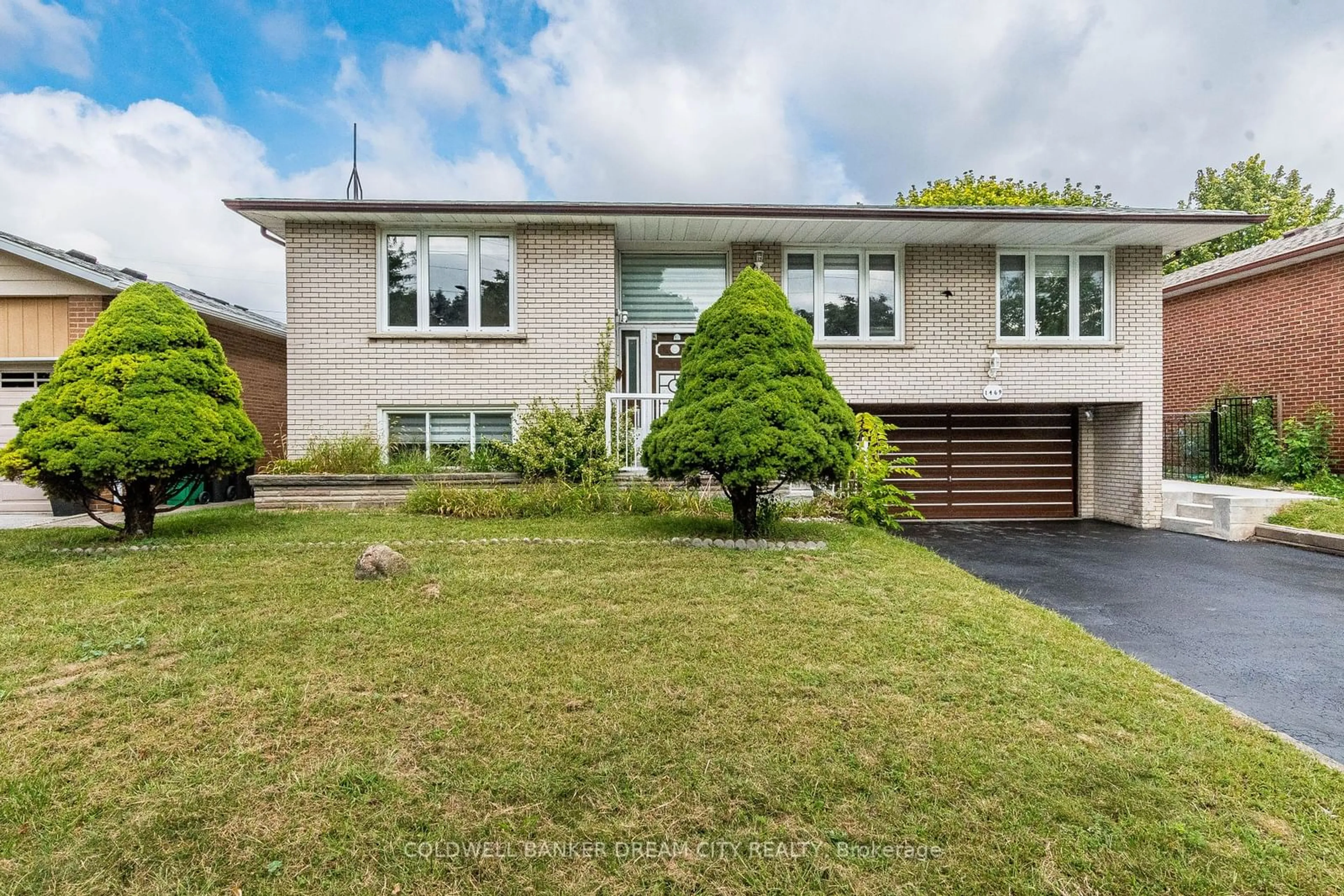 Frontside or backside of a home for 1469 Venta Ave, Mississauga Ontario L4X 1C9