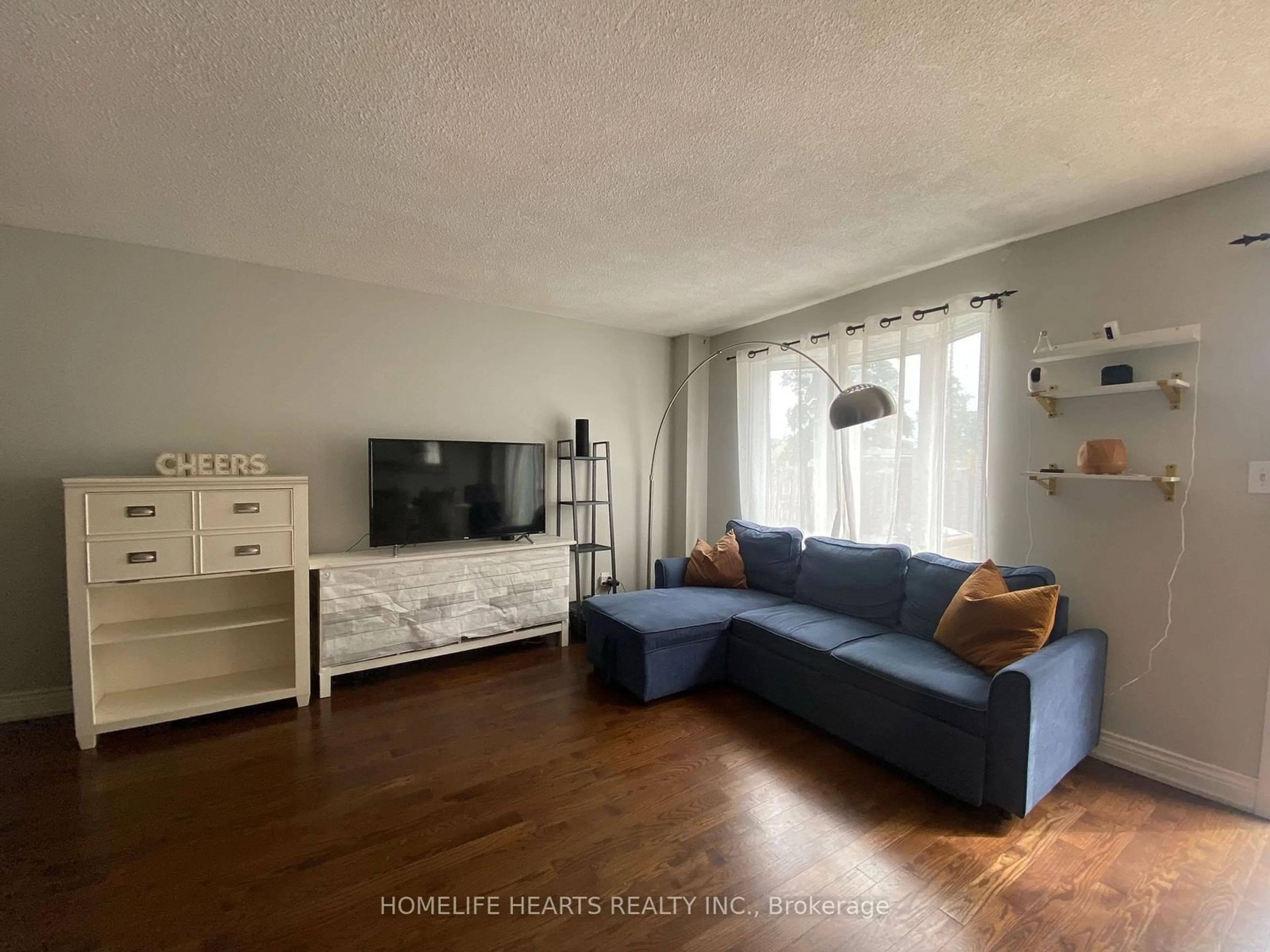 Living room, wood floors for 4250 Beacon Lane, Mississauga Ontario L5C 3V9