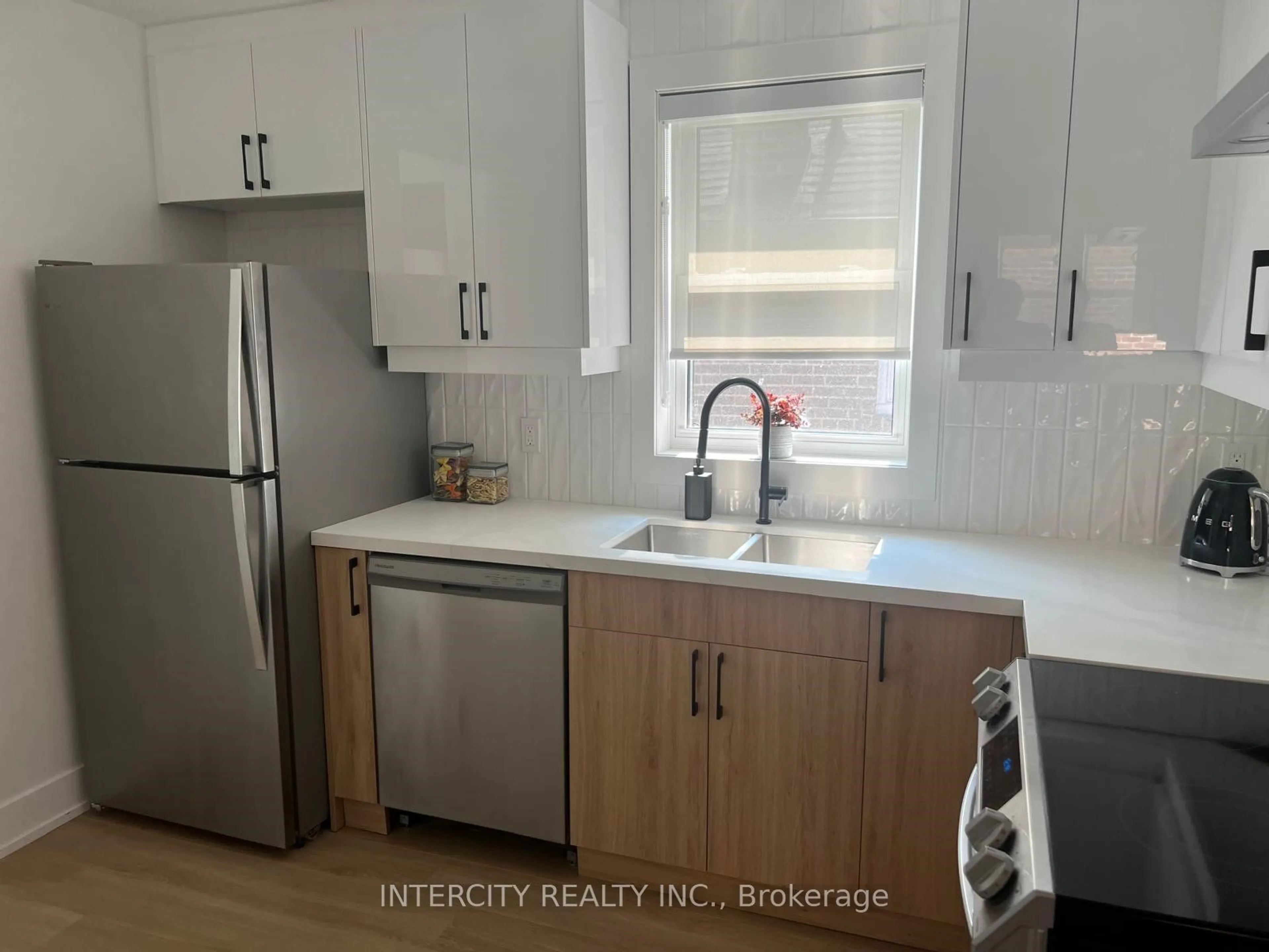 Standard kitchen for 32 Rothsay Ave, Toronto Ontario M8Z 4M3