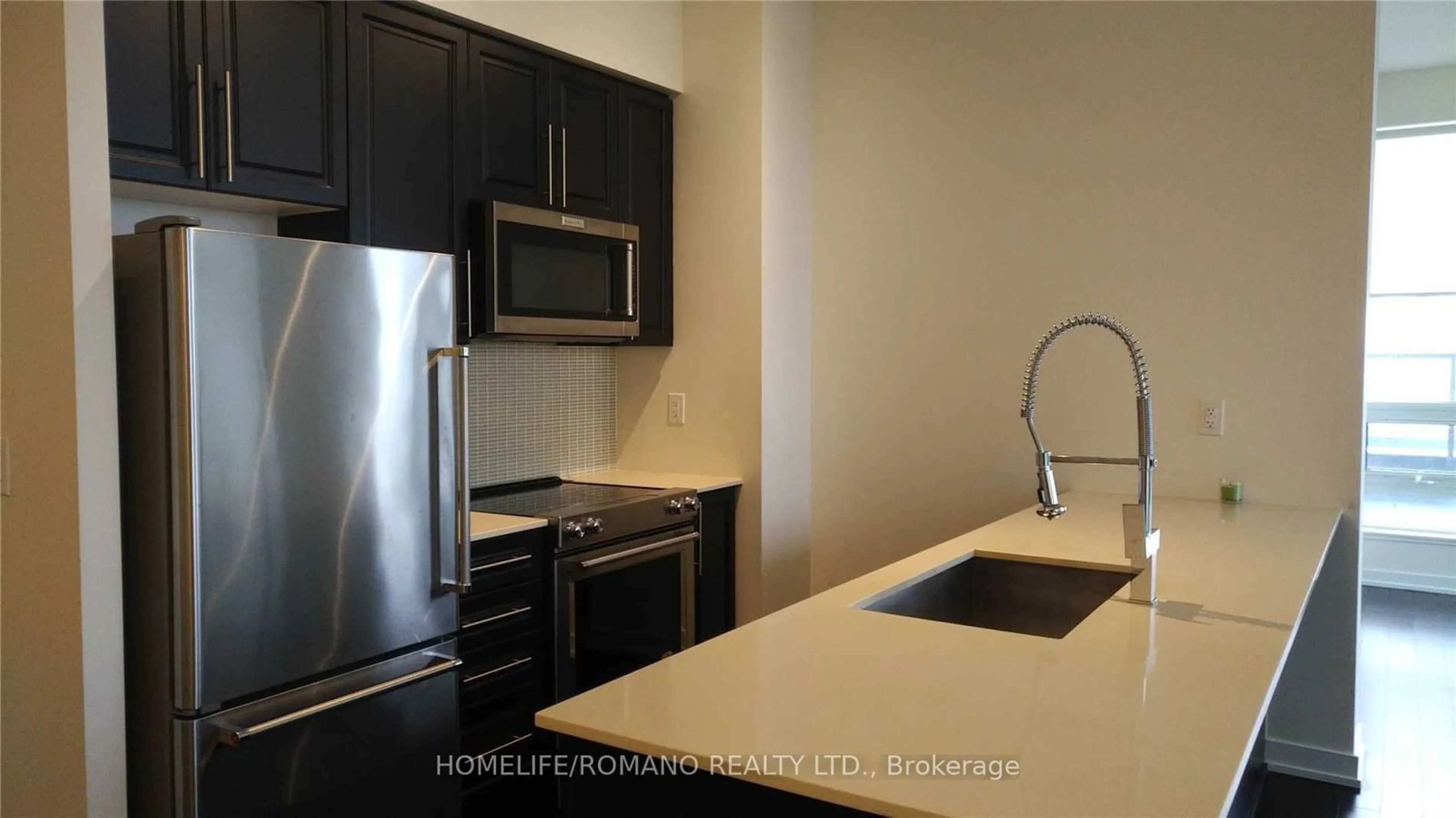 Standard kitchen for 4011 Brickstone Mews #412, Mississauga Ontario L5B 0J7