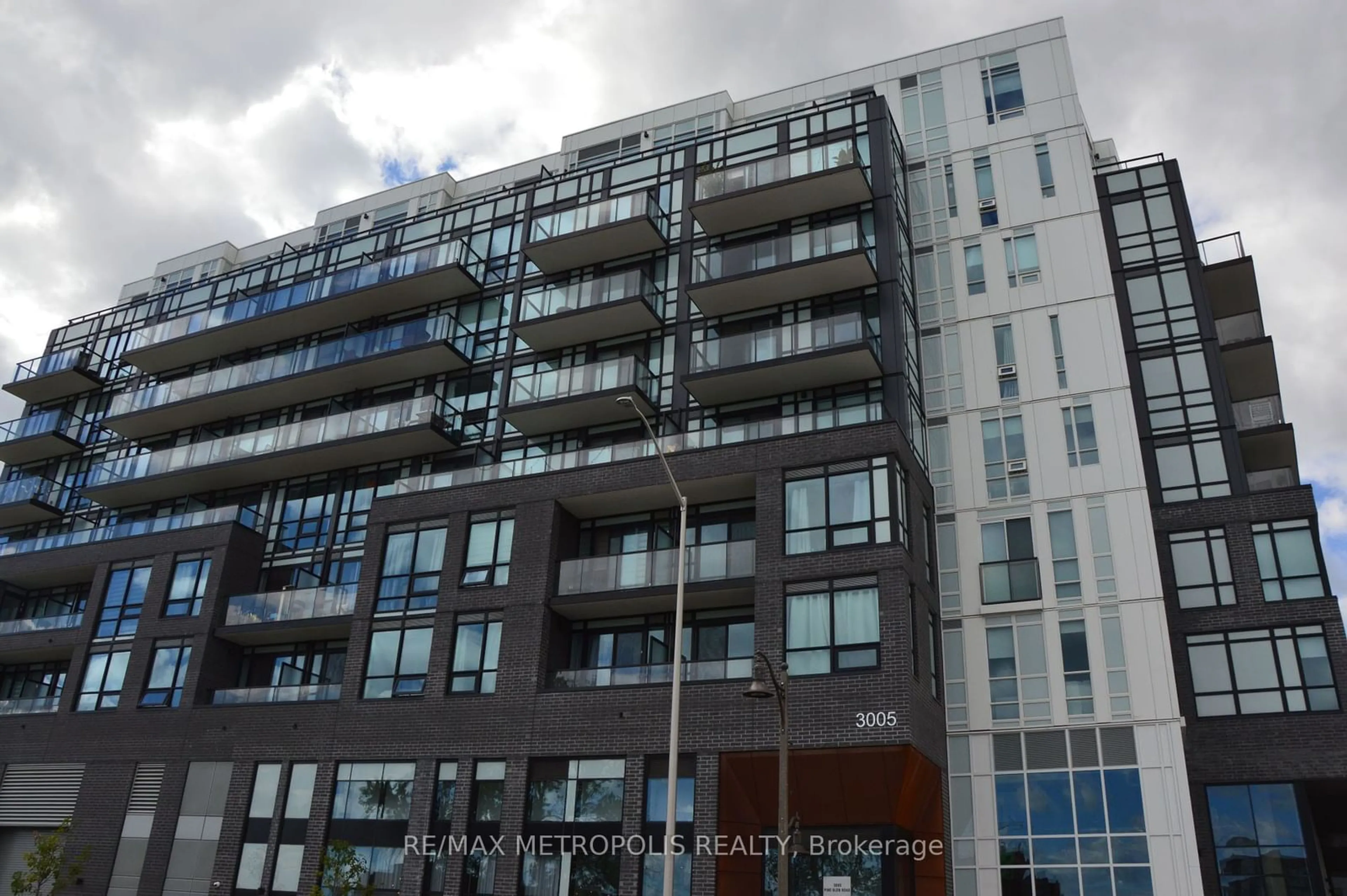 A pic from exterior of the house or condo for 3005 Pine Glen Rd #508, Oakville Ontario L6M 4C1