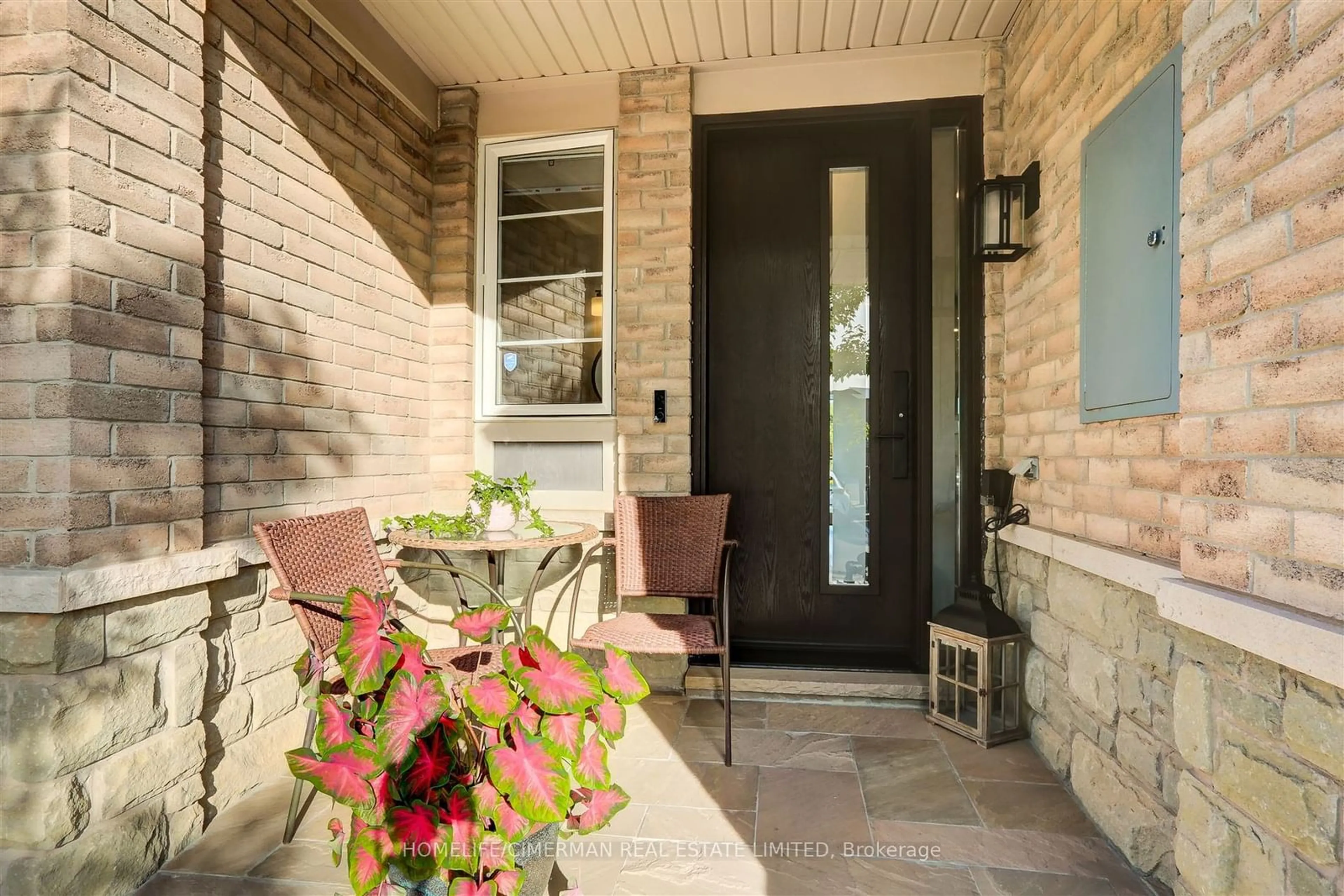 Indoor entryway, wood floors for 4136 Rawlins Common, Burlington Ontario L7M 0B5