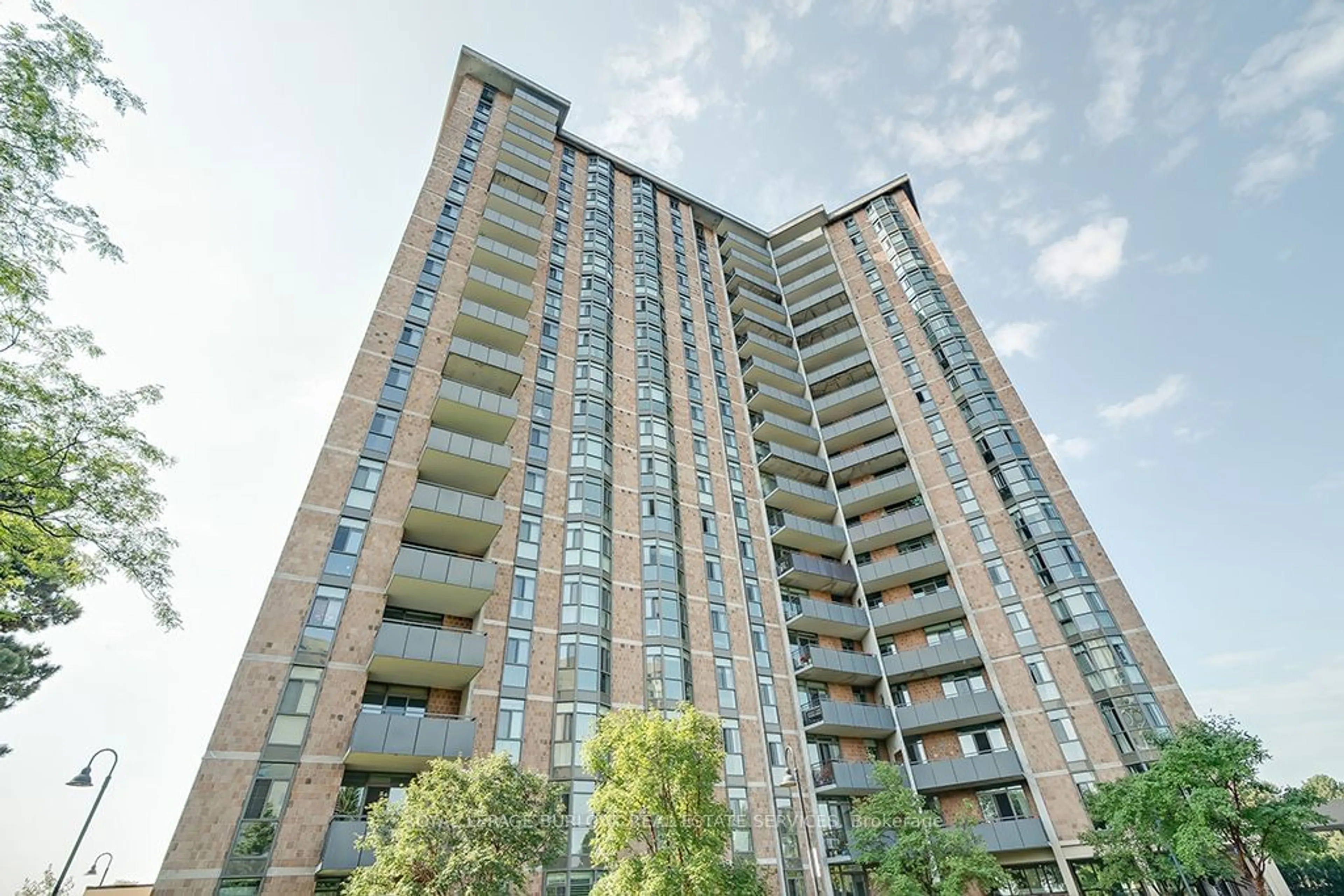 A pic from exterior of the house or condo, the front or back of building for 5250 Lakeshore Rd #1907, Burlington Ontario L7L 5L2