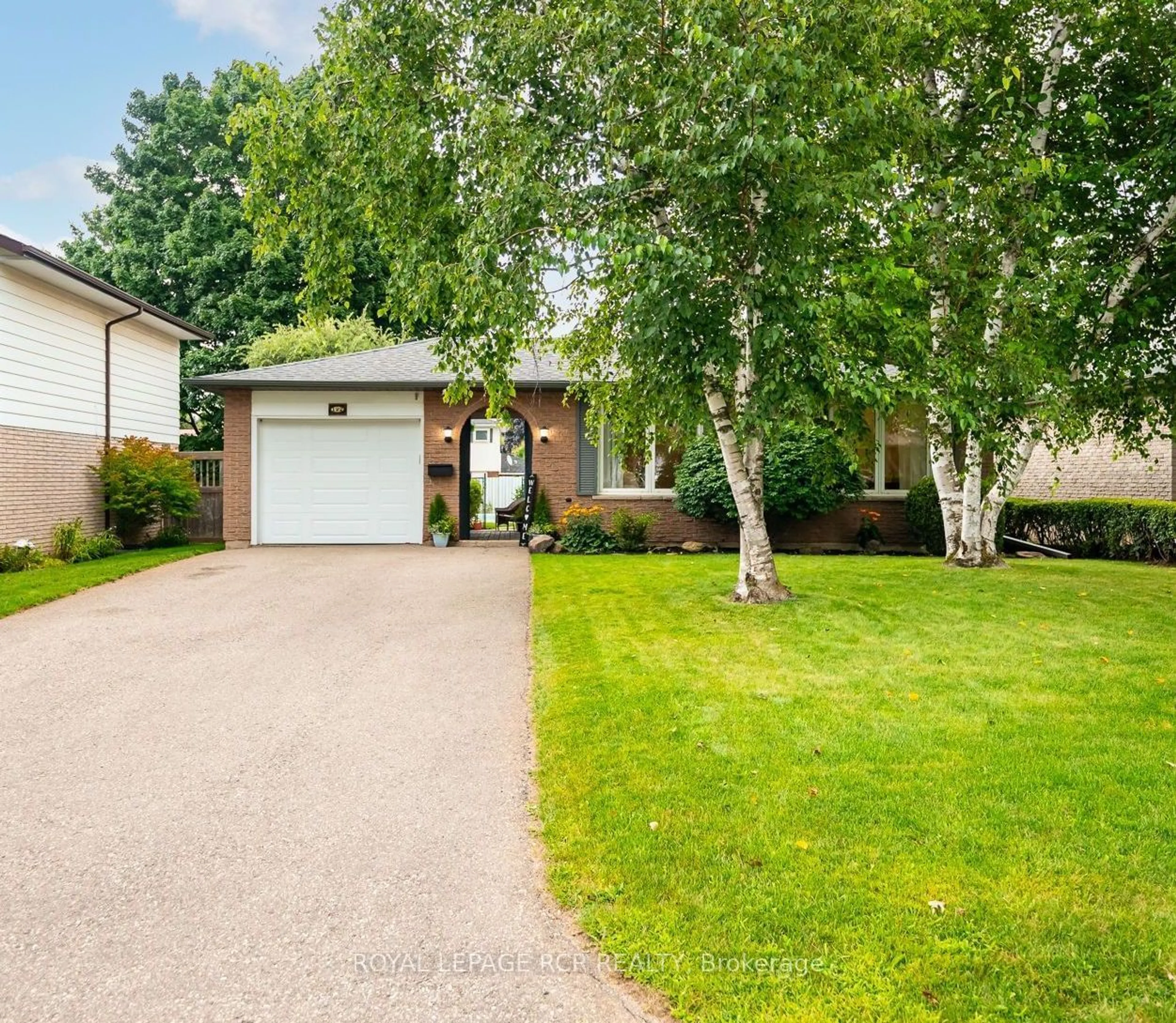 Frontside or backside of a home, the street view for 122 Church St, Orangeville Ontario L9W 1P2