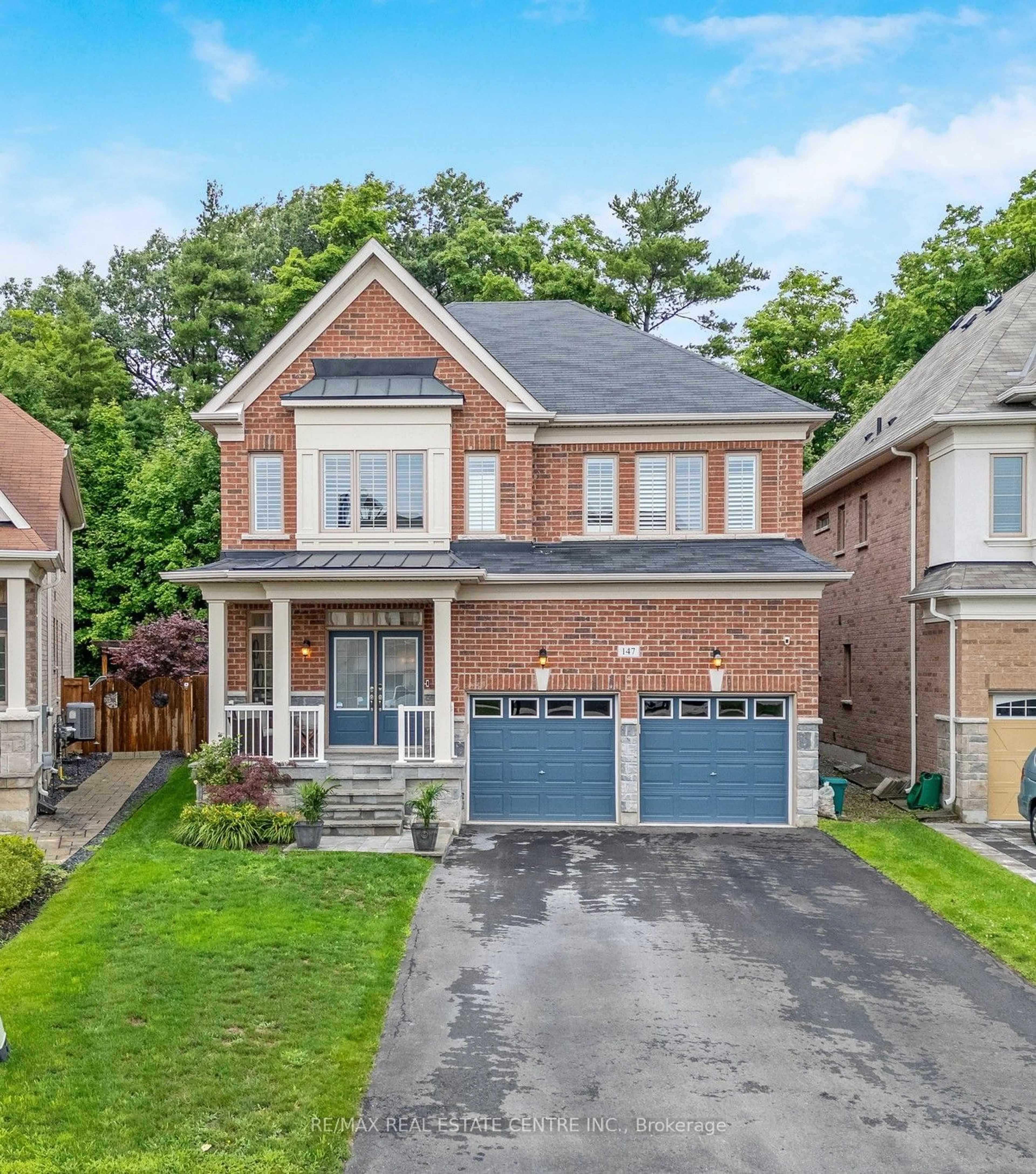 Home with brick exterior material for 147 Upper Canada Crt, Halton Hills Ontario L7G 0L3