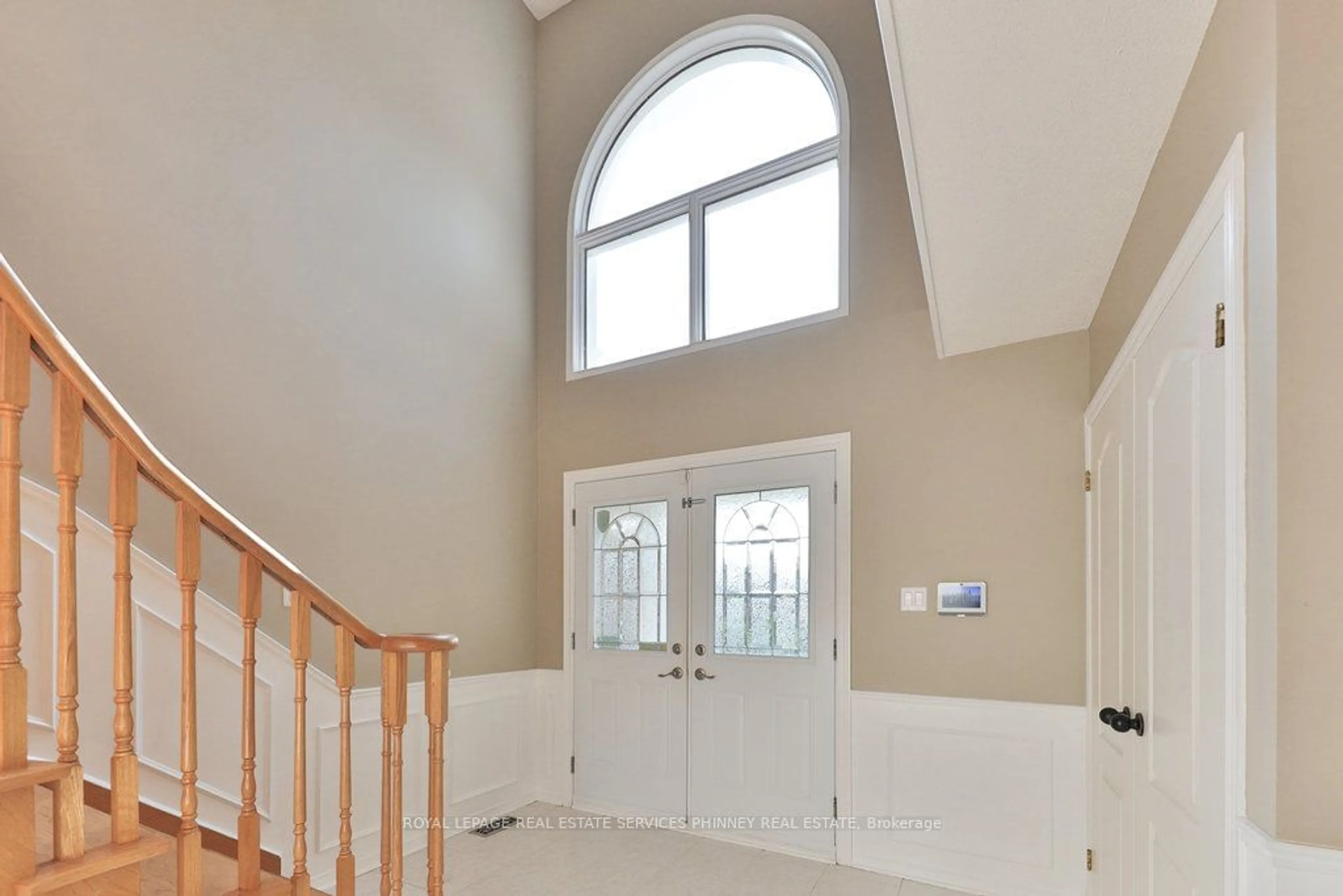 Indoor entryway for 3341 Nutcracker Dr, Mississauga Ontario L5N 6E6