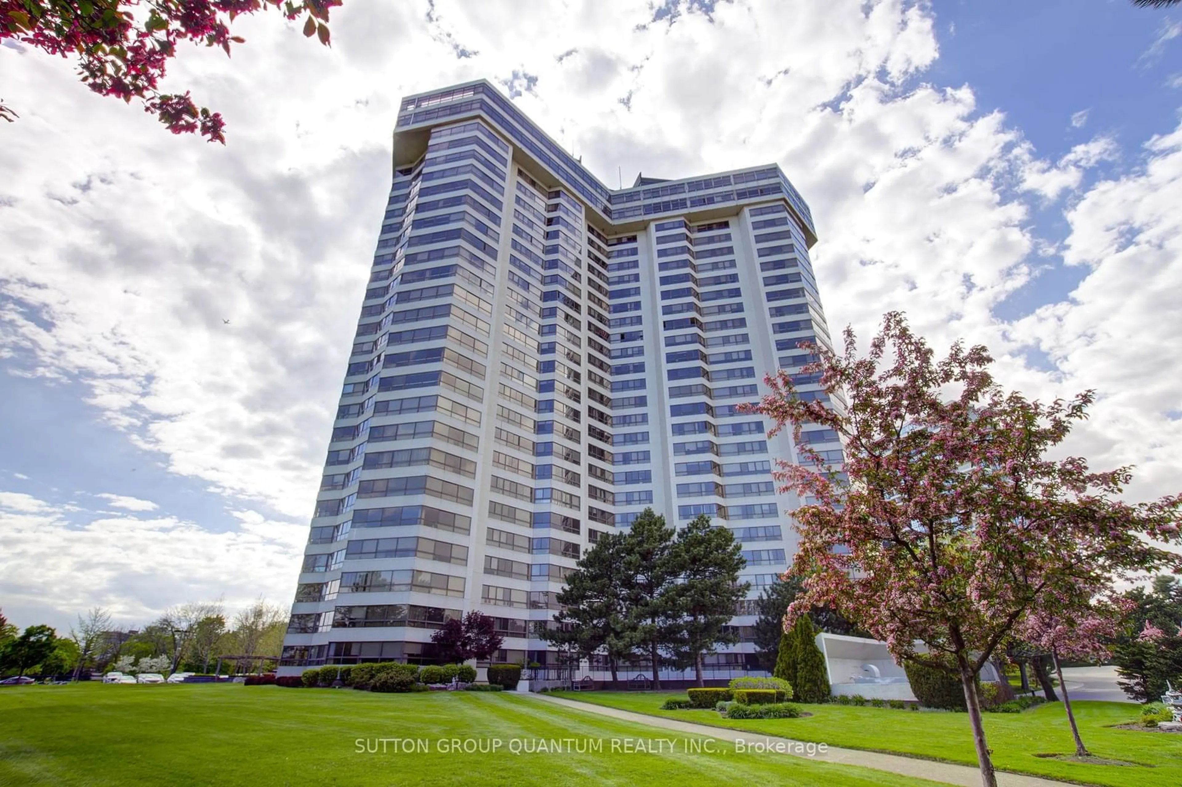 A pic from exterior of the house or condo for 1300 Bloor St #1410, Mississauga Ontario L4Y 3Z2