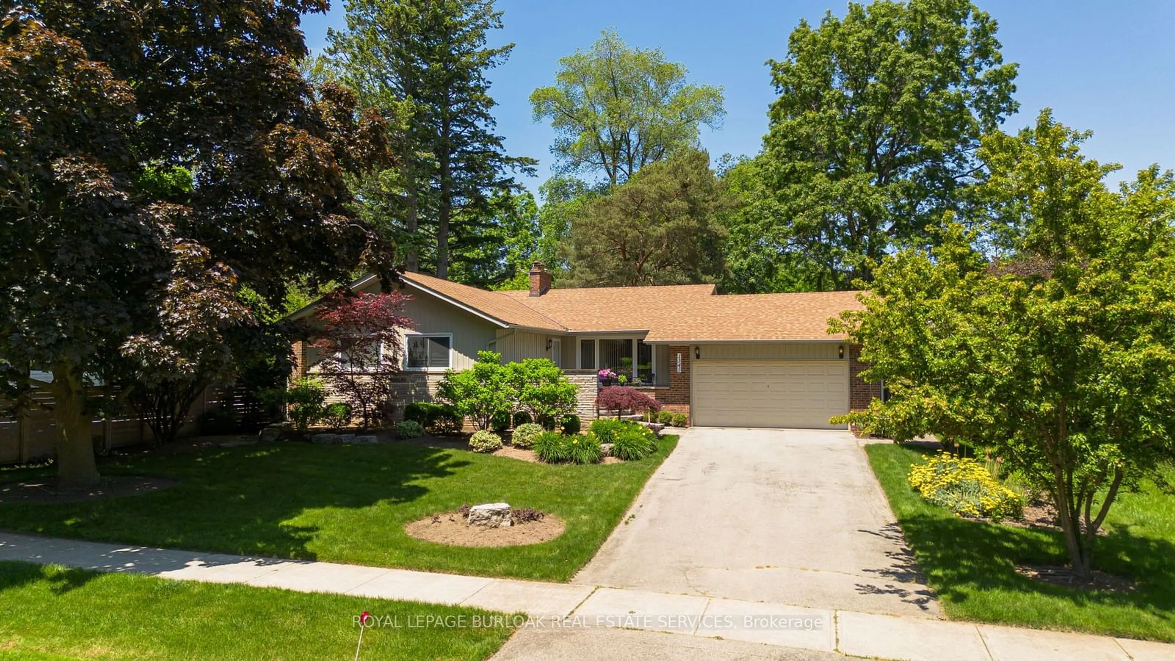 Frontside or backside of a home for 1345 Hixon St, Oakville Ontario L6L 1R8