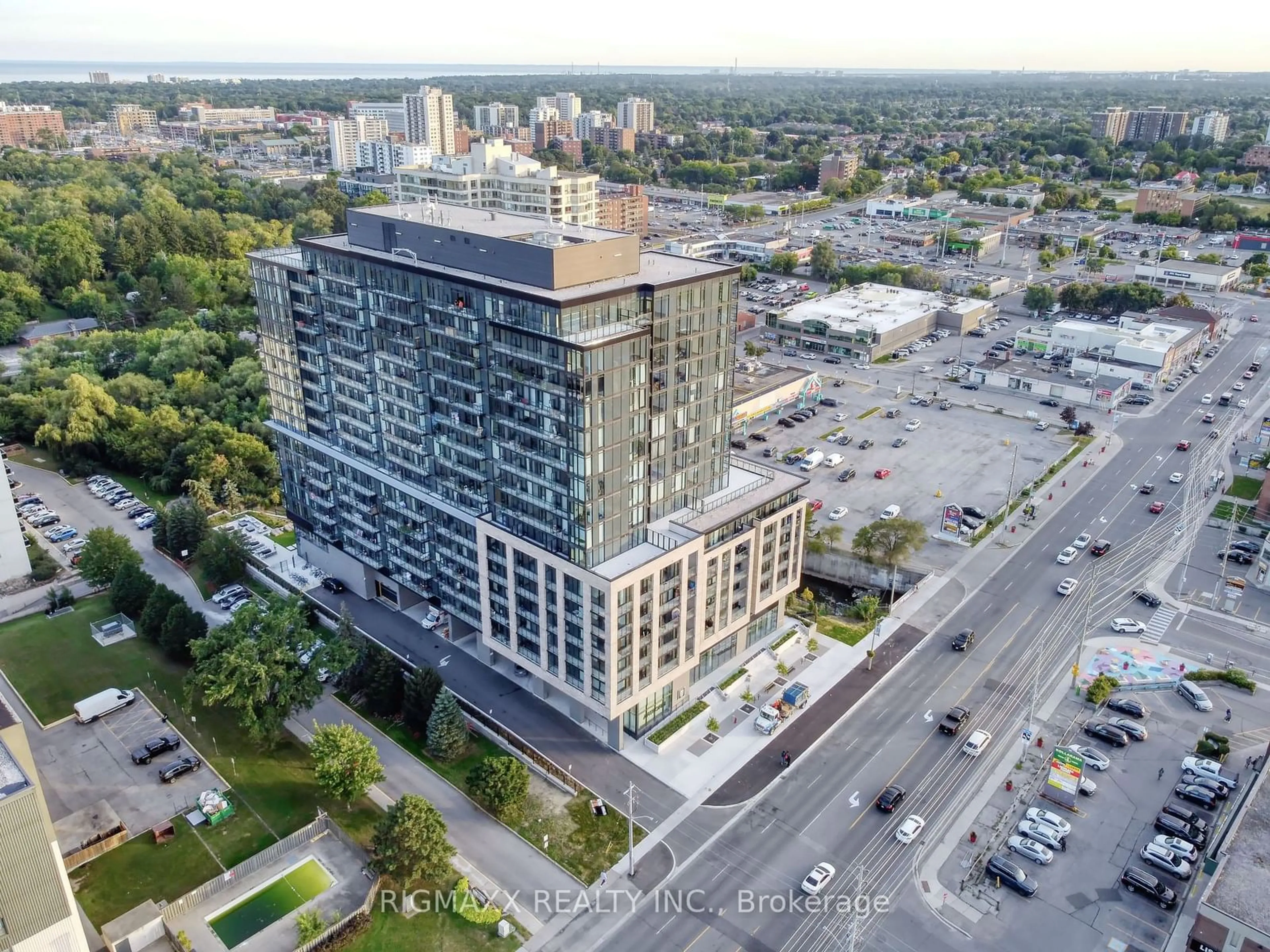 A pic from exterior of the house or condo for 86 Dundas St #615, Mississauga Ontario L5A 1W4