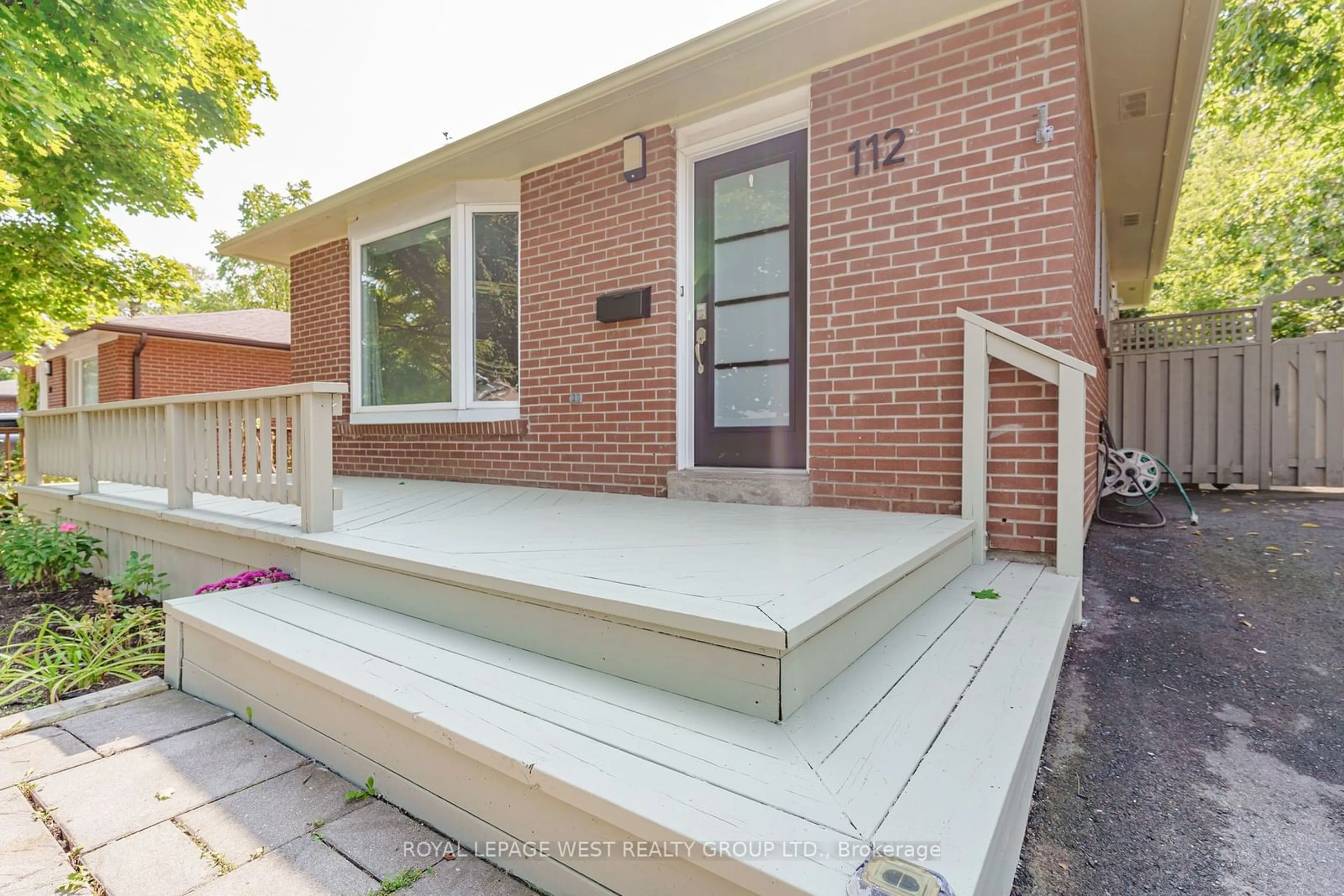 Home with brick exterior material for 112 Bonham Blvd, Mississauga Ontario L5M 1C7