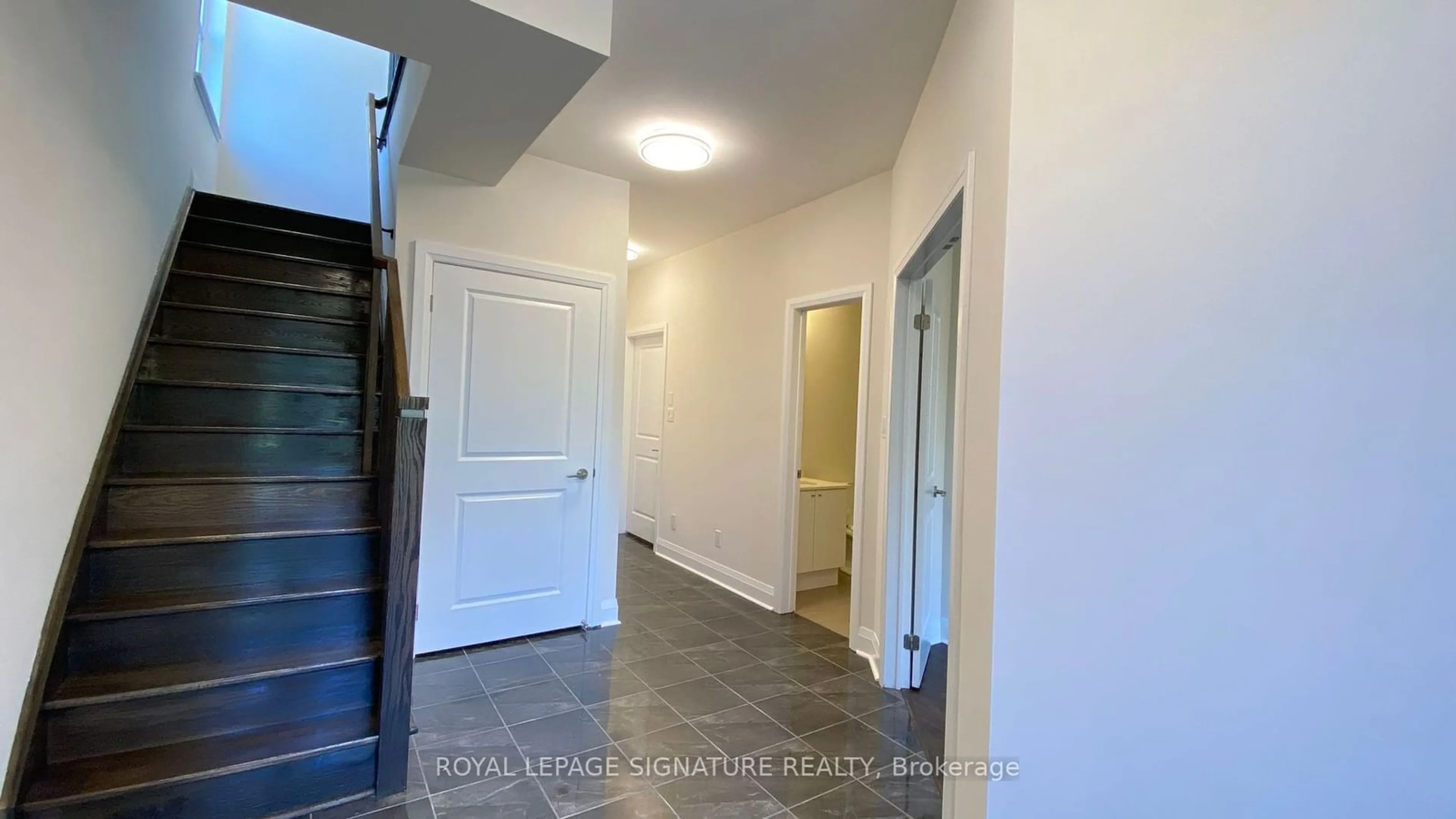 Indoor entryway for 5040 Four Springs Ave #1, Mississauga Ontario L5R 0E9