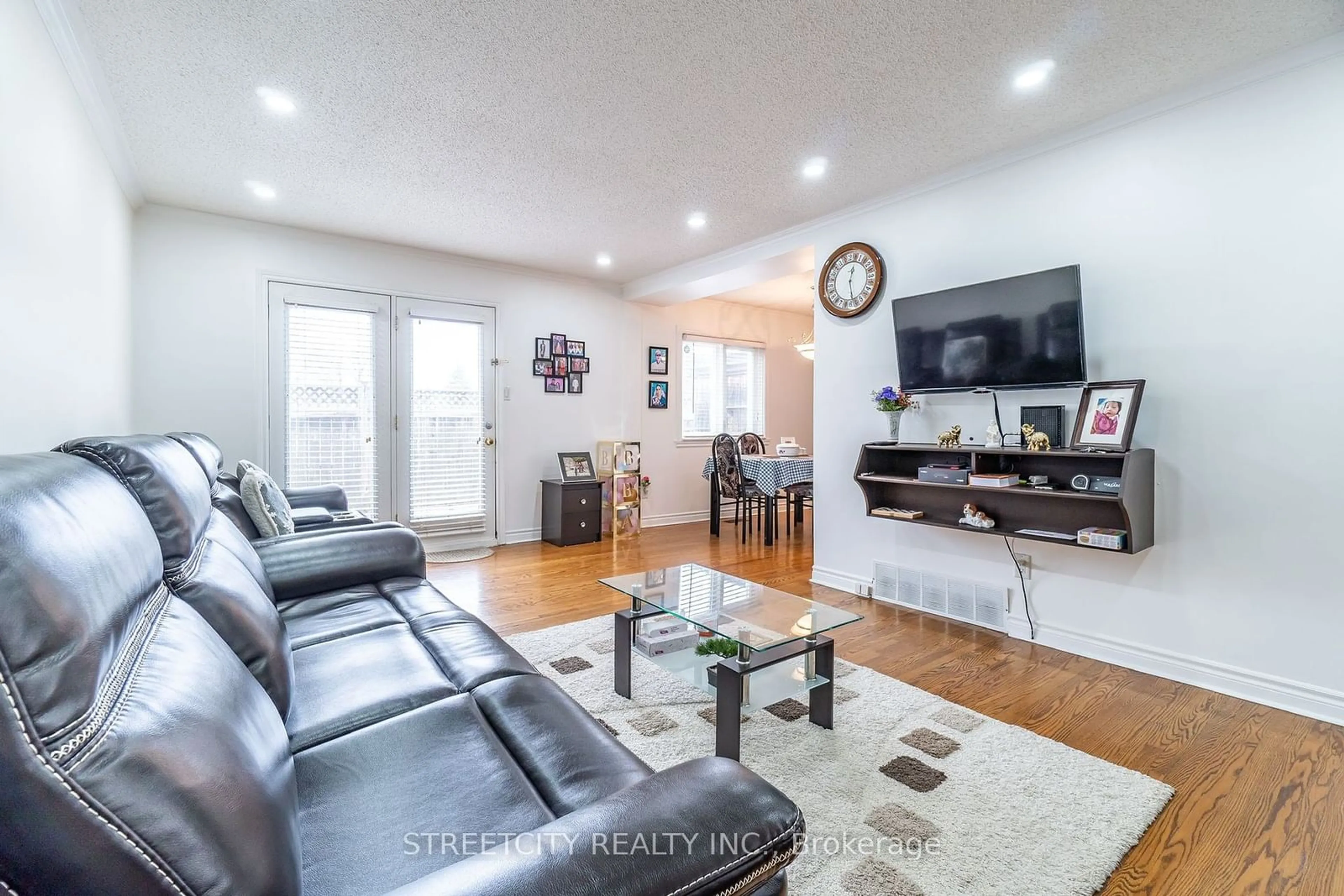 Living room for 57 Town House Cres, Brampton Ontario L6W 3C3