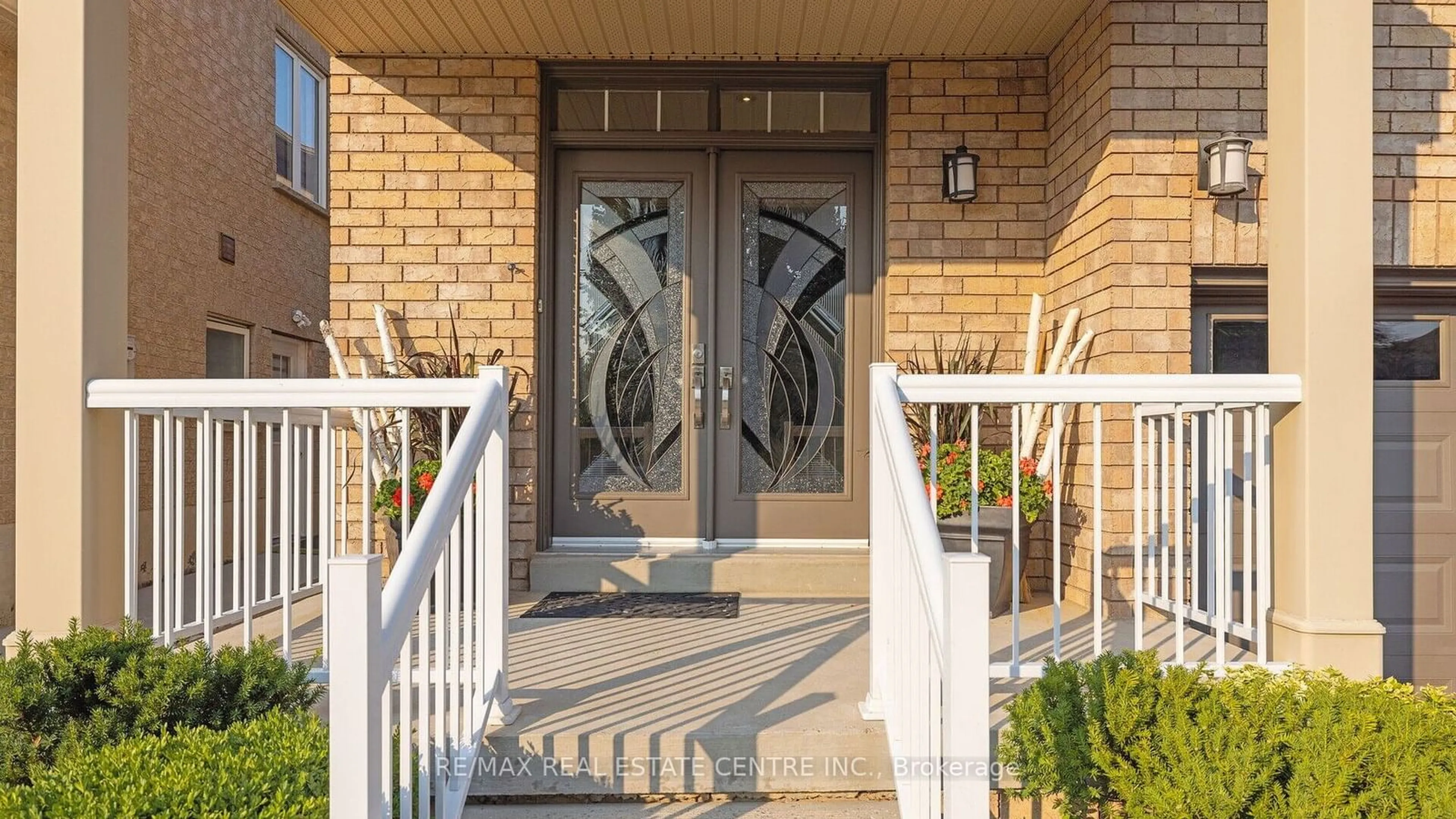 Indoor entryway for 491 Willmott Cres, Milton Ontario L9T 6P1