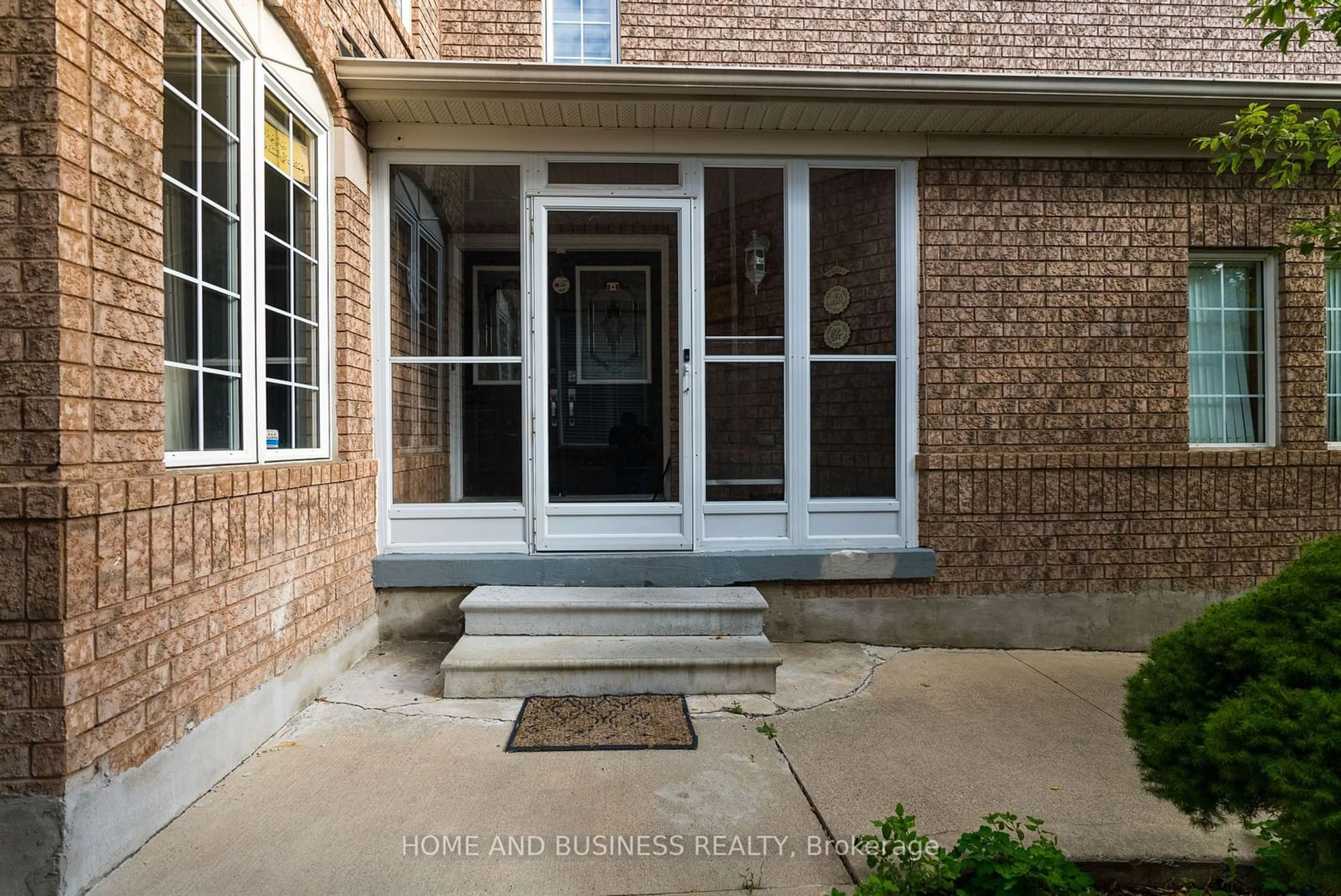 Indoor entryway for 5851 O'meara St, Mississauga Ontario L5V 2X3