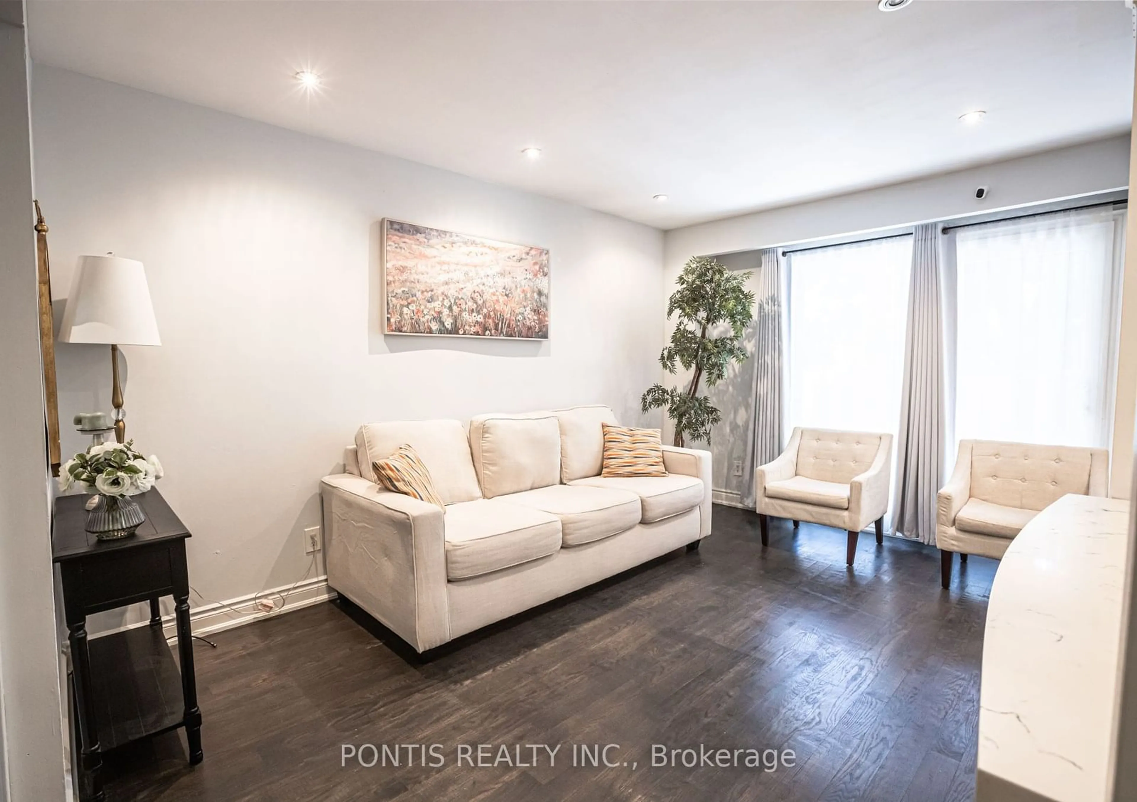 A pic of a room for 400 Mississauga Valley Dr #151, Mississauga Ontario L5A 3N6