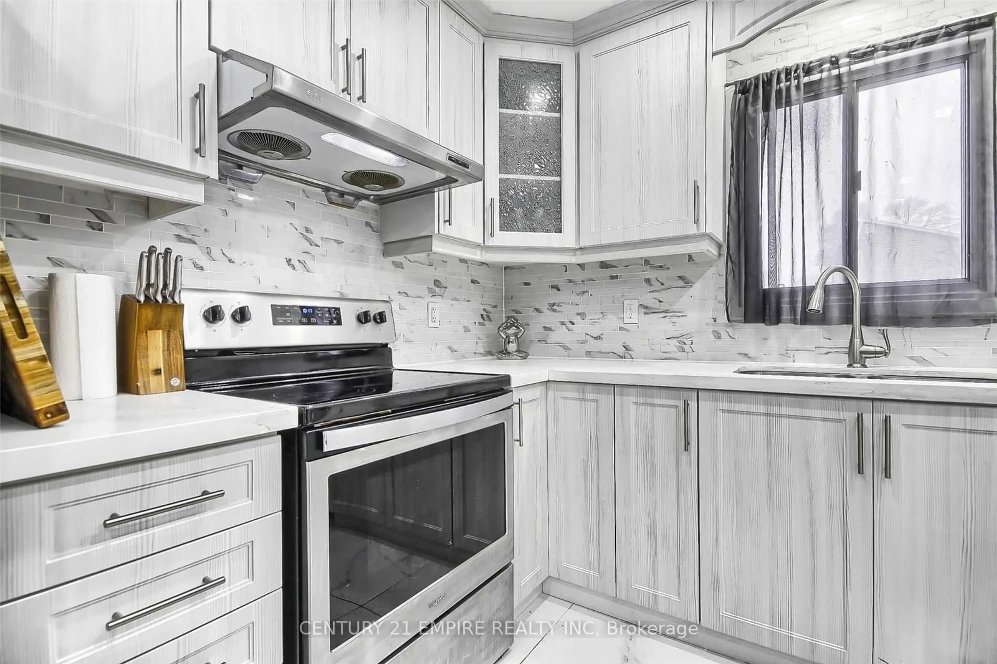 Standard kitchen for 23 Hector Crt, Brampton Ontario L6S 1P1