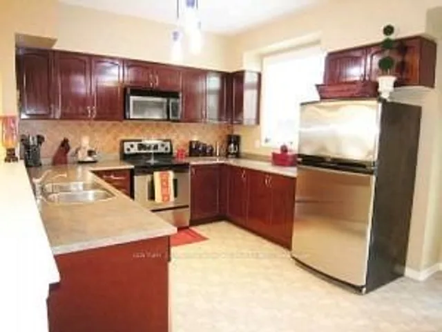 Additional property image - 561 Oxford St