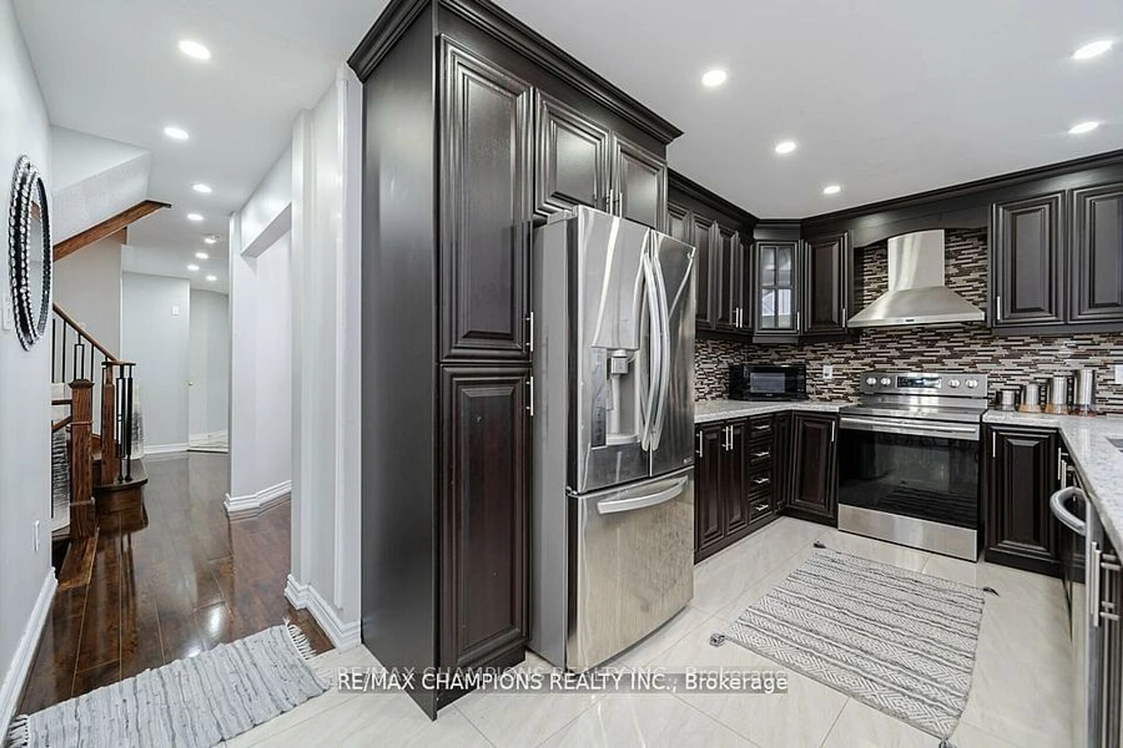 Contemporary kitchen for 78 Larkspur Rd, Brampton Ontario L6R 1X2