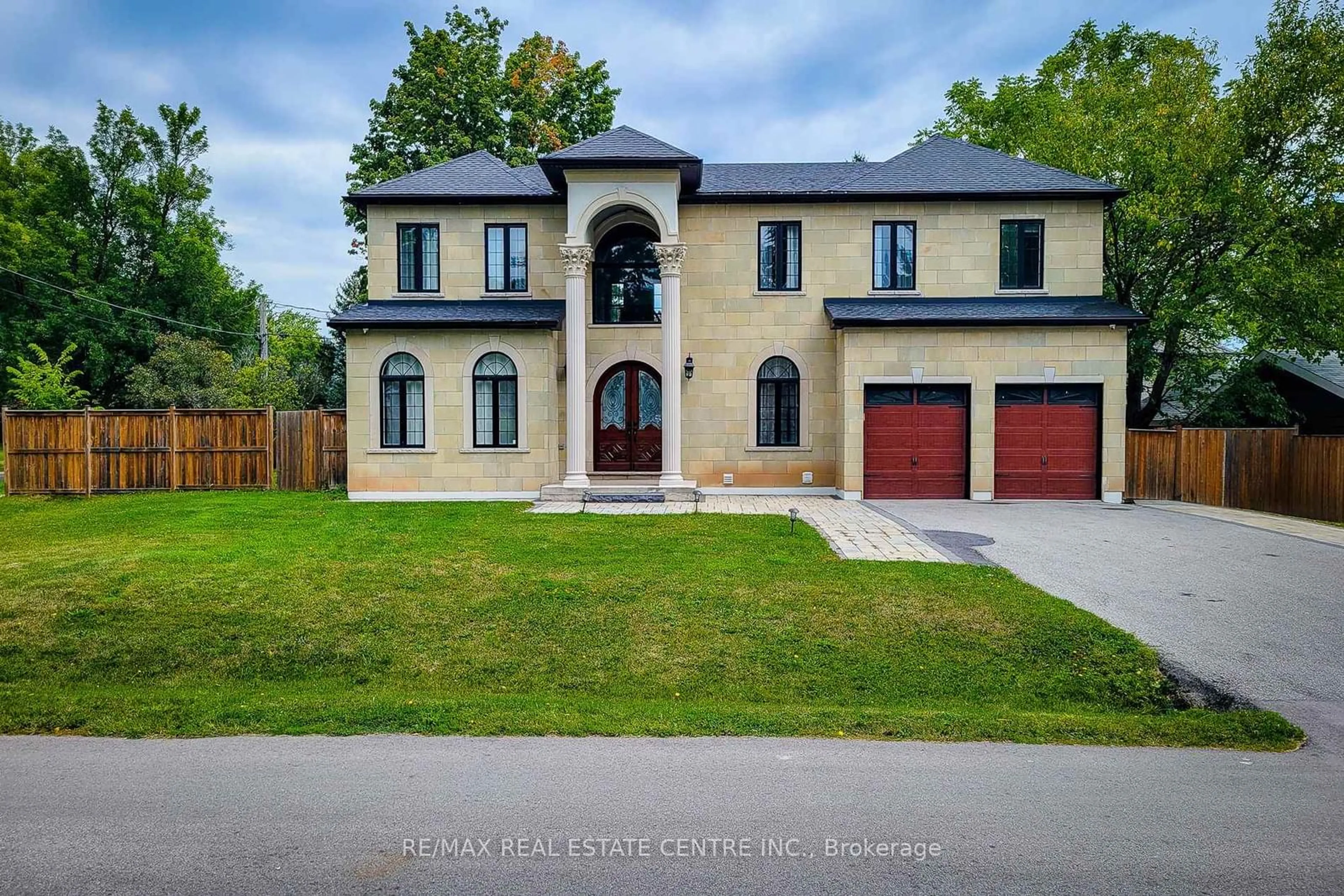 Home with brick exterior material for 1081 bomorda Dr, Oakville Ontario L6H 1Y3