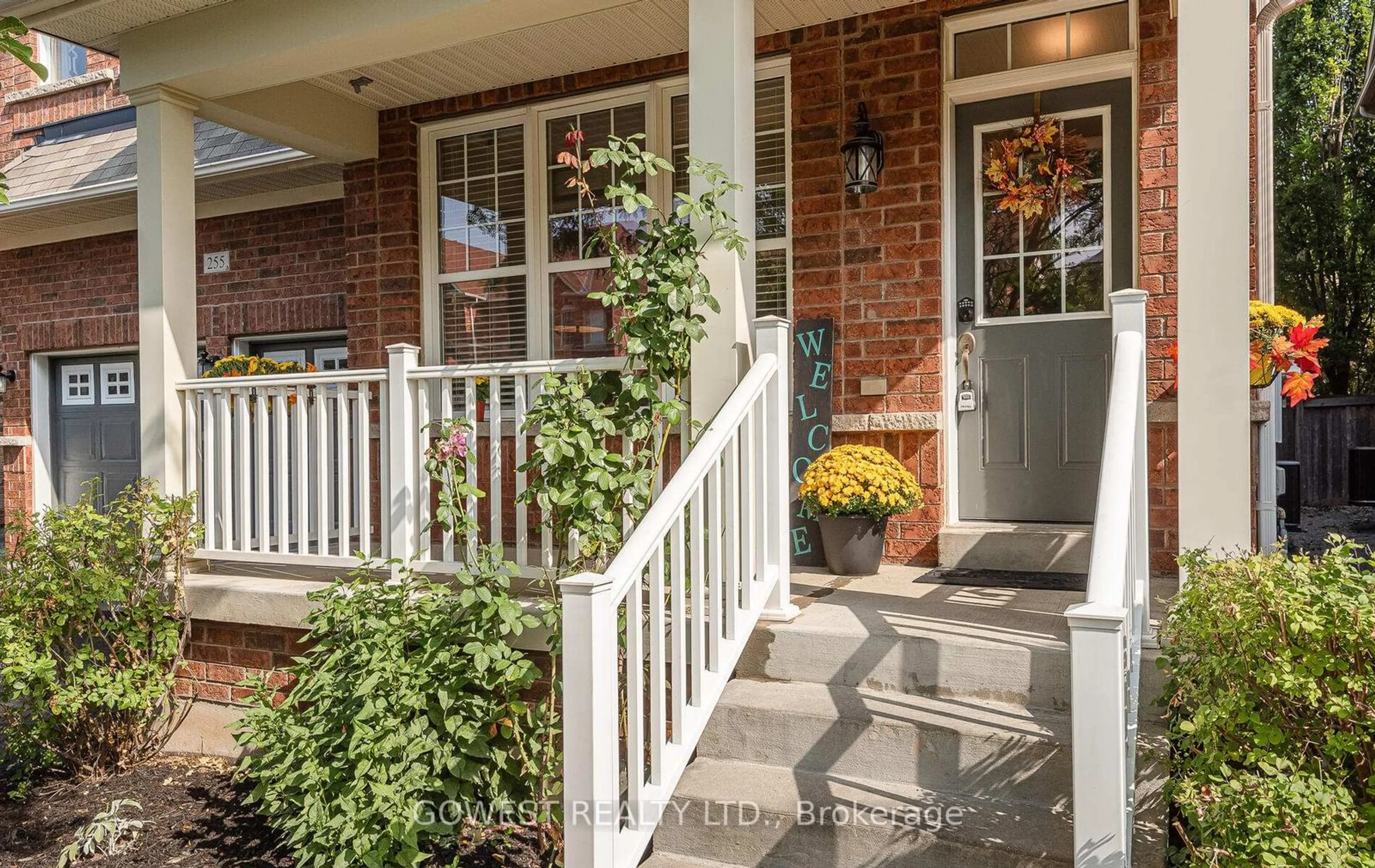 Indoor entryway for 255 Quinlan Crt, Milton Ontario L9T 7A2