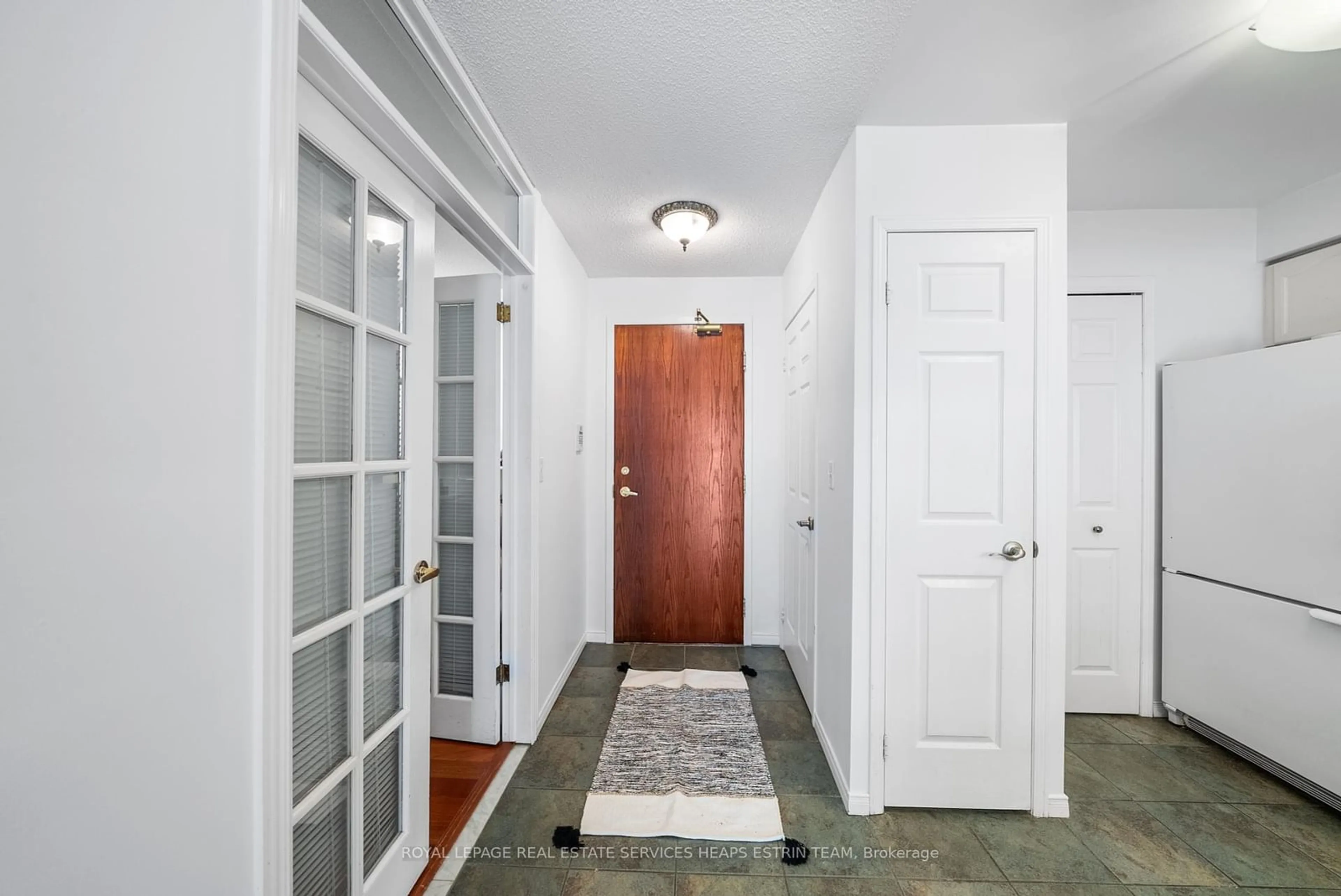 Indoor entryway for 190 Manitoba St #106, Toronto Ontario M8Y 3Y8