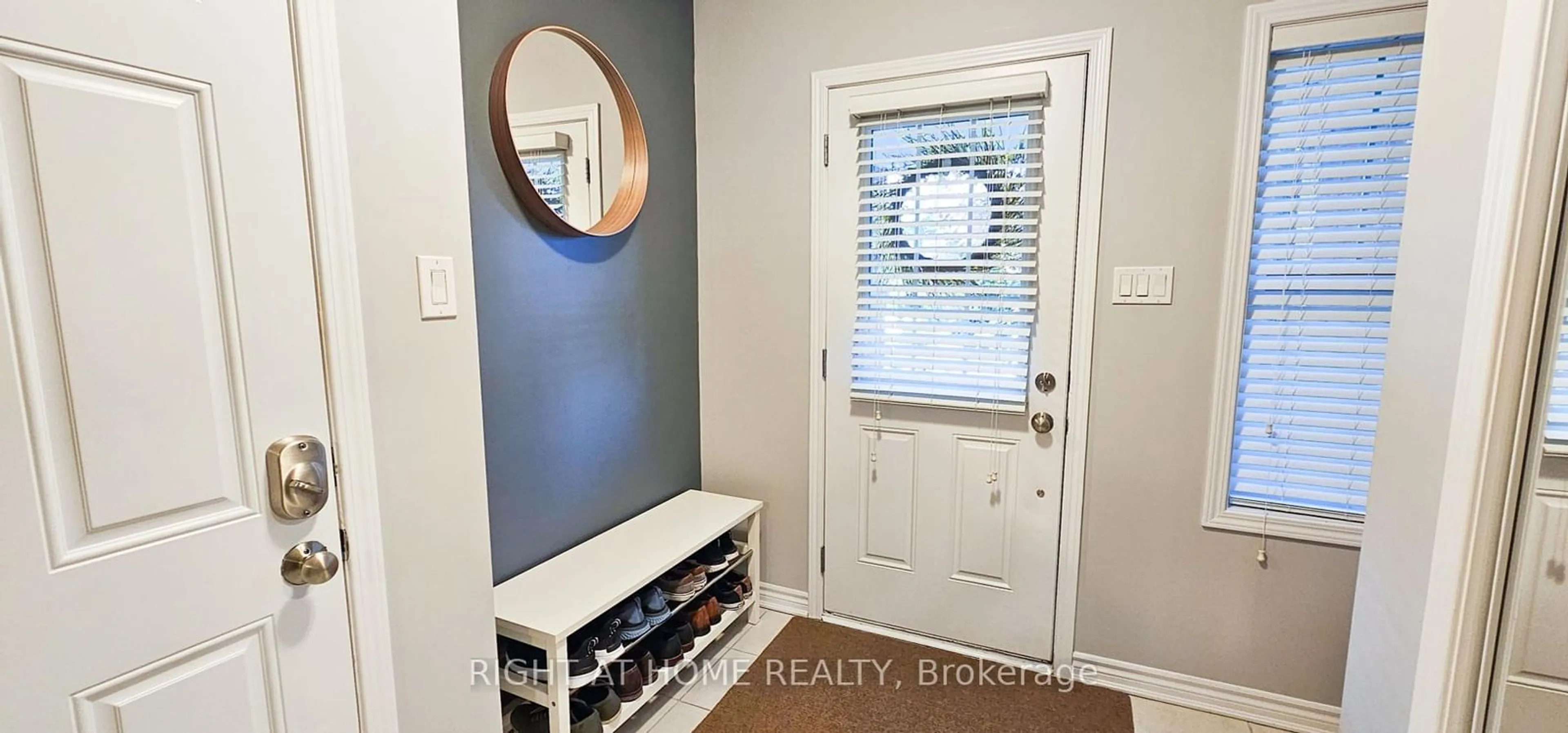 Indoor entryway for 1617 Leblanc Crt, Milton Ontario L9E 0A5