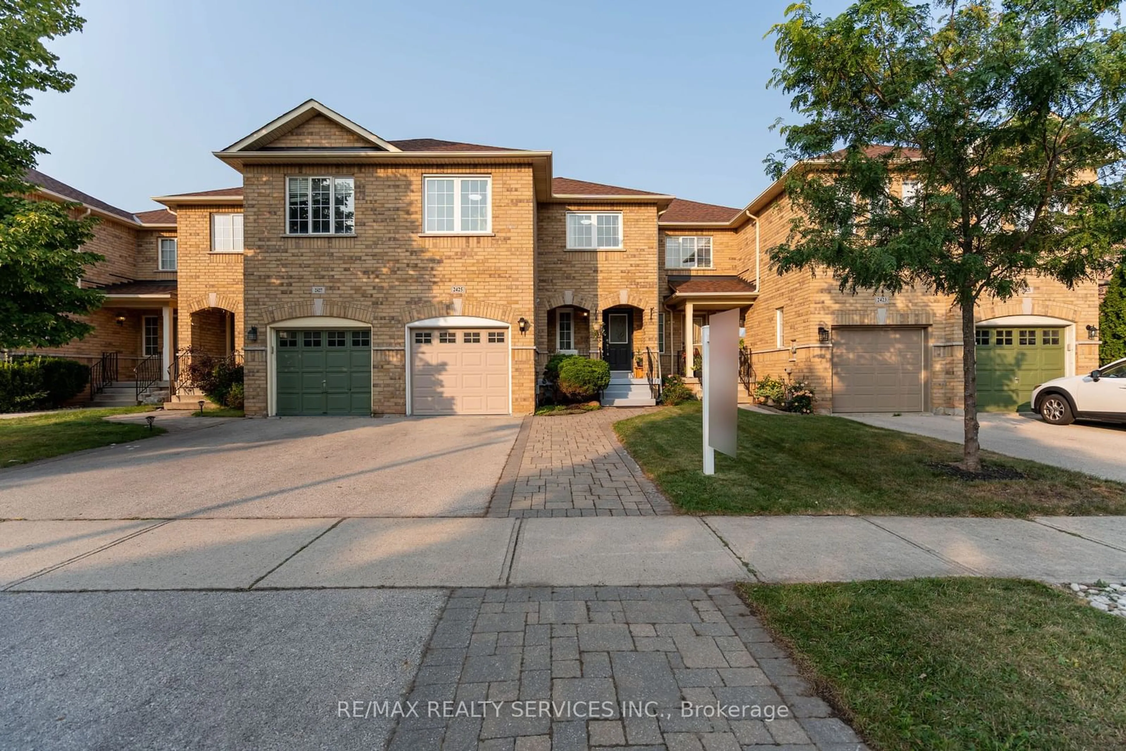 Frontside or backside of a home for 2425 Lazio Lane, Oakville Ontario L6M 4P4