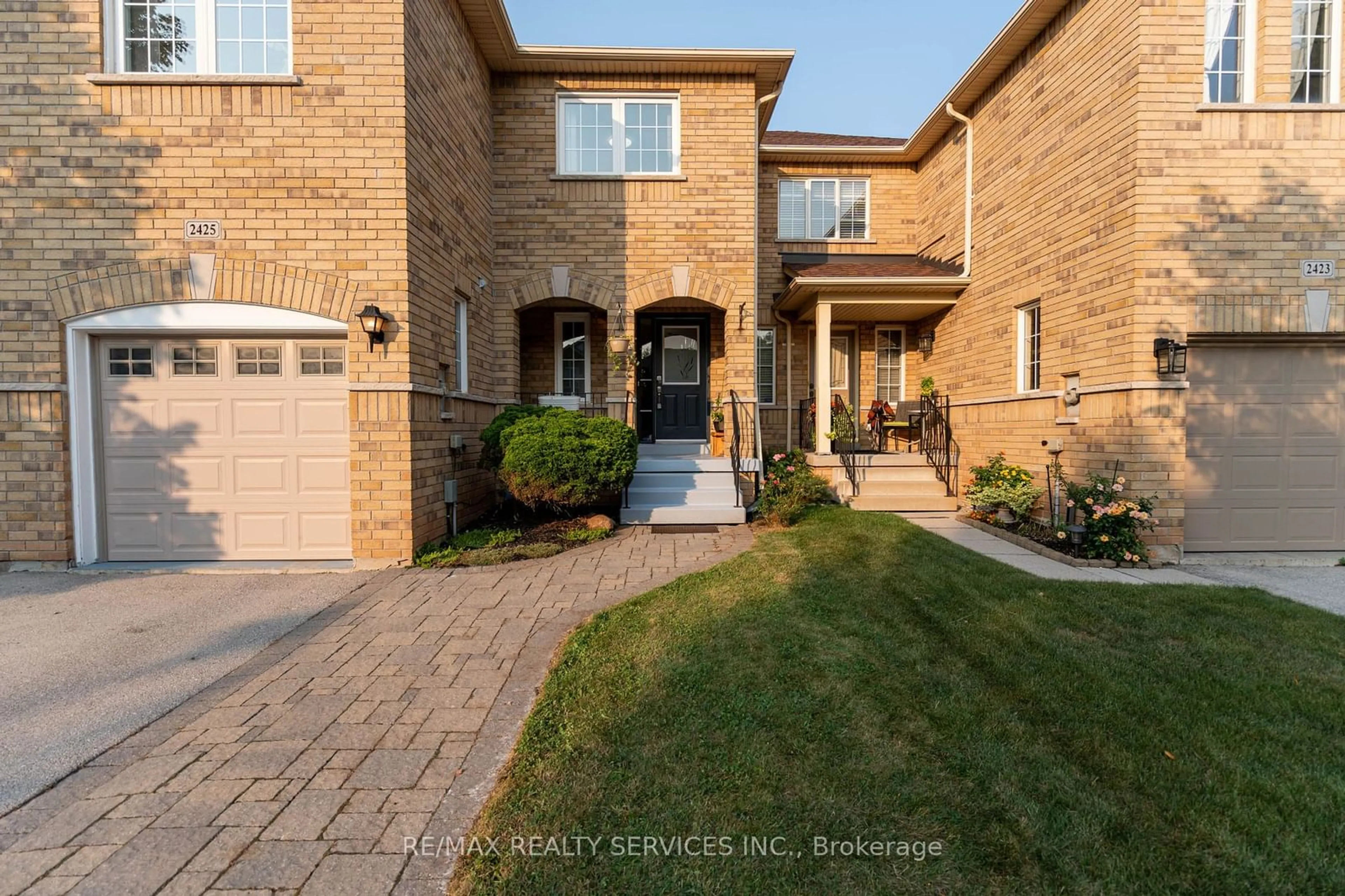 Home with brick exterior material for 2425 Lazio Lane, Oakville Ontario L6M 4P4