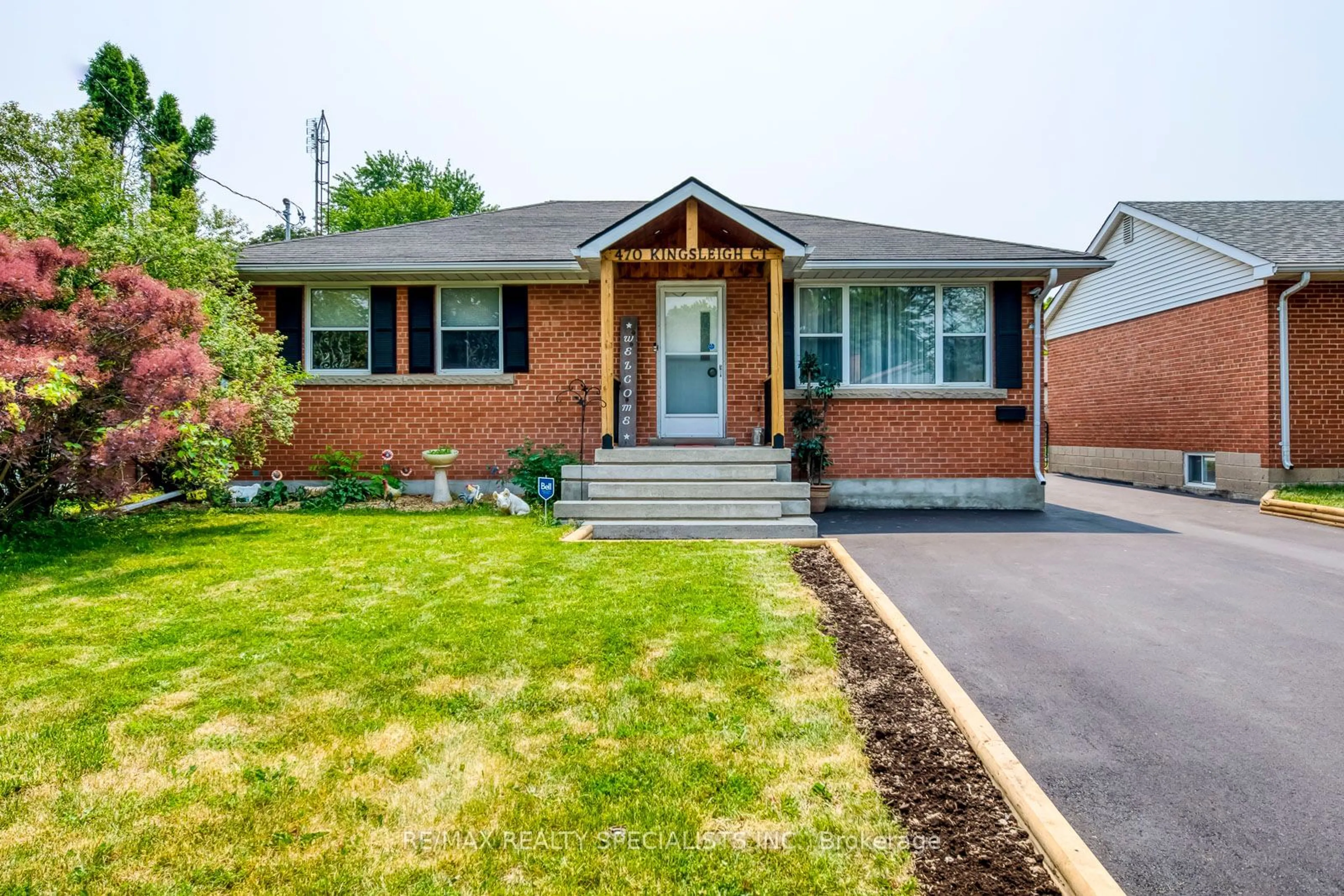 Home with brick exterior material for 470 Kingsleigh Crt, Milton Ontario L9T 1X8