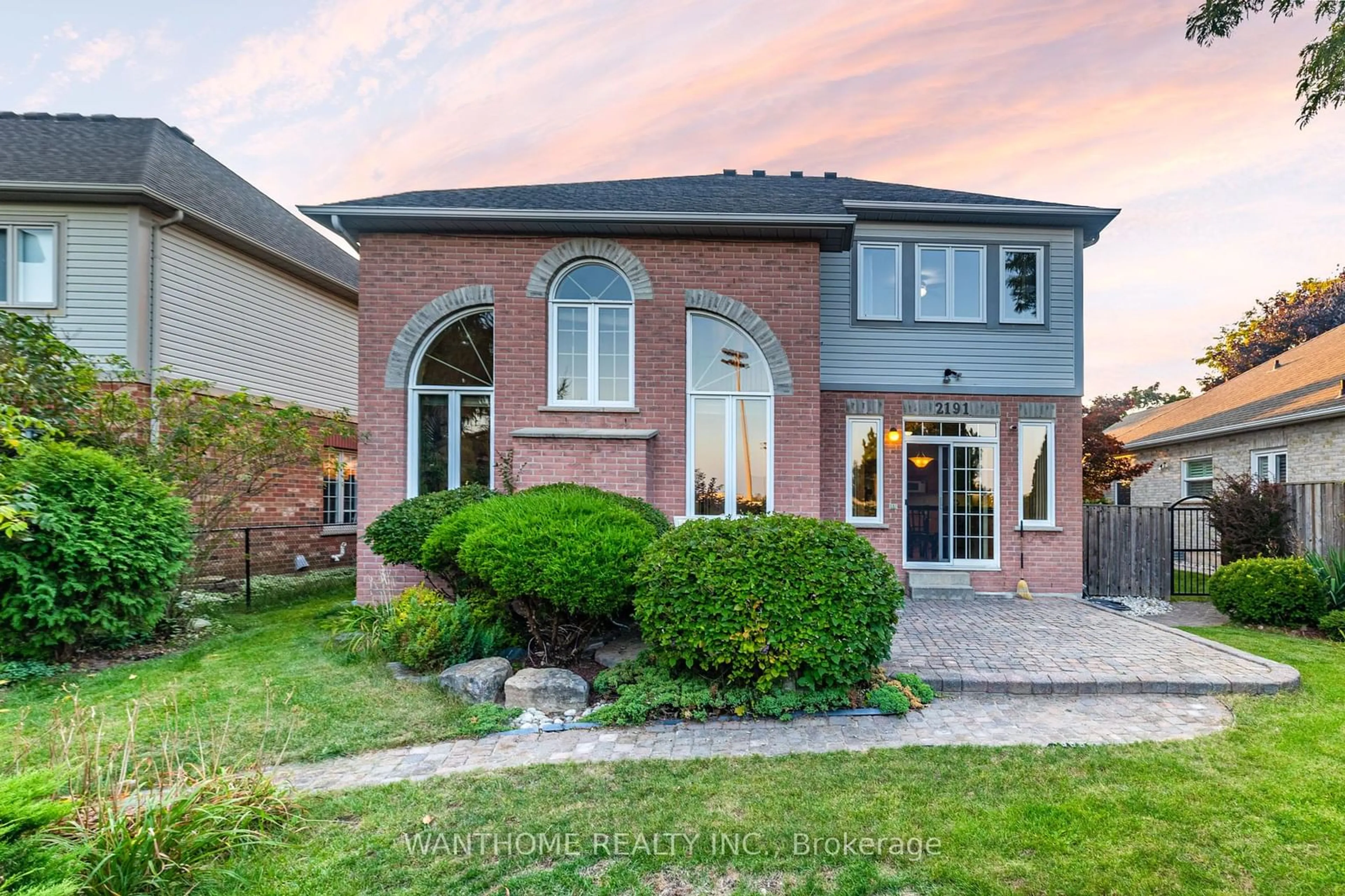 Home with brick exterior material for 2191 Turnberry Rd, Burlington Ontario L7M 4P9