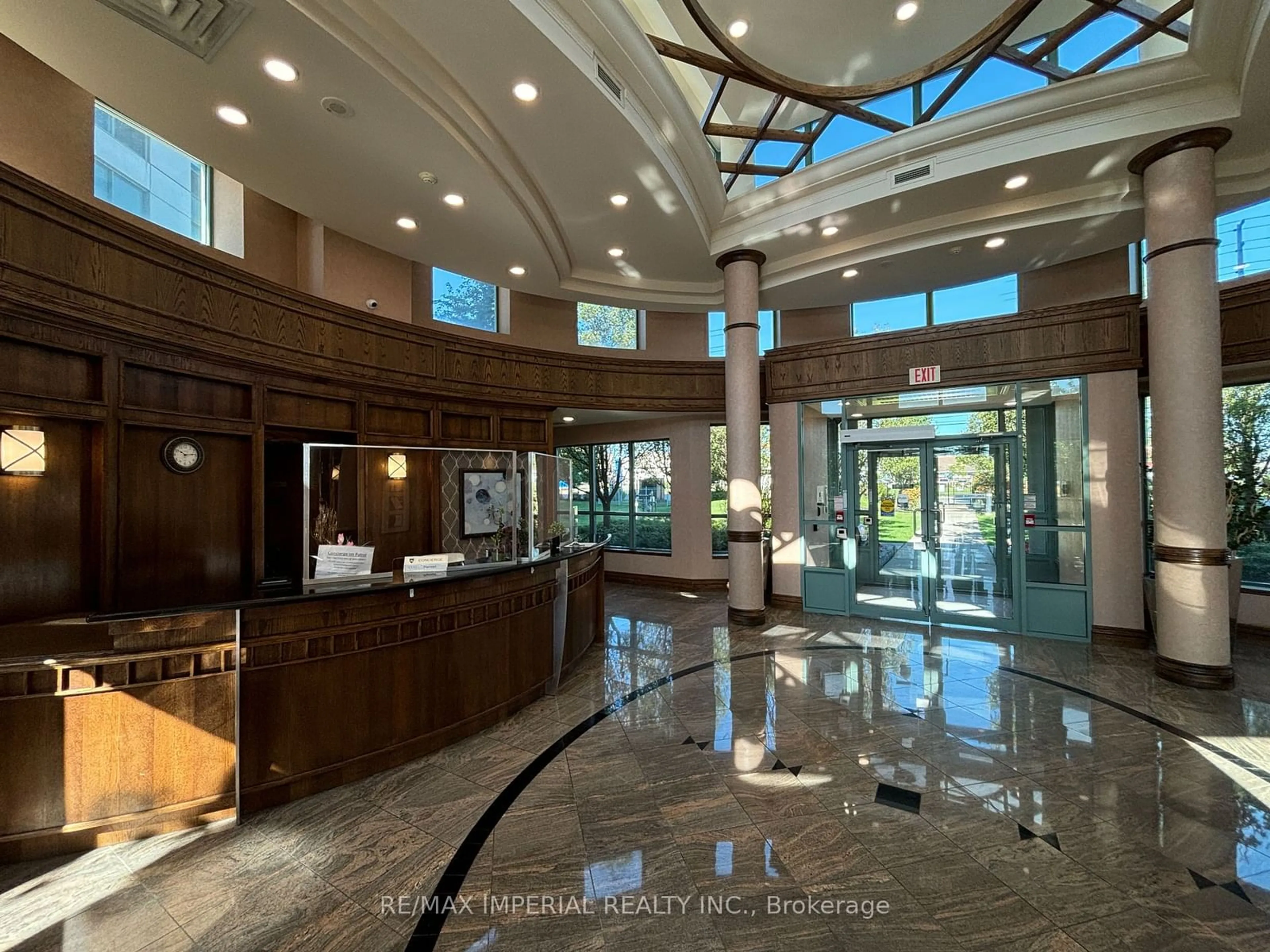 Indoor lobby for 4900 Glen Erin Dr #1810, Mississauga Ontario L5M 7S2