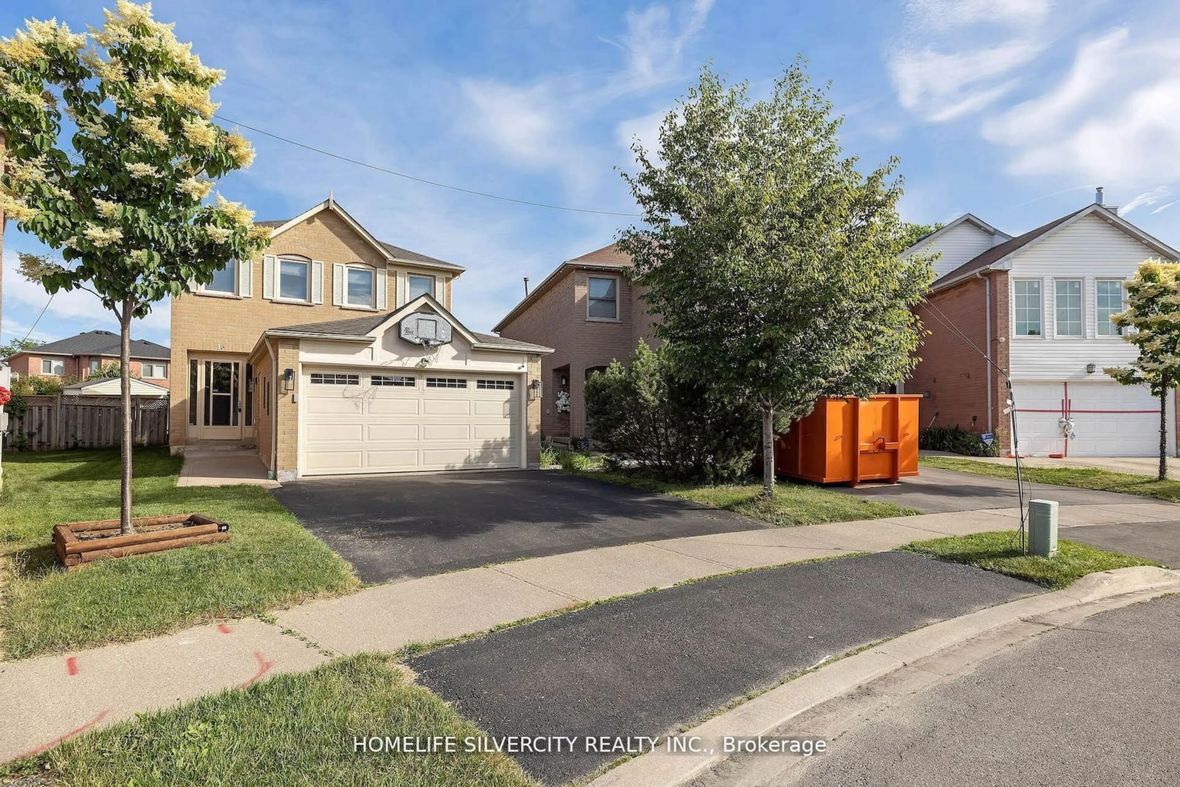 Frontside or backside of a home for 18 Natalie Crt, Brampton Ontario L6S 5T2