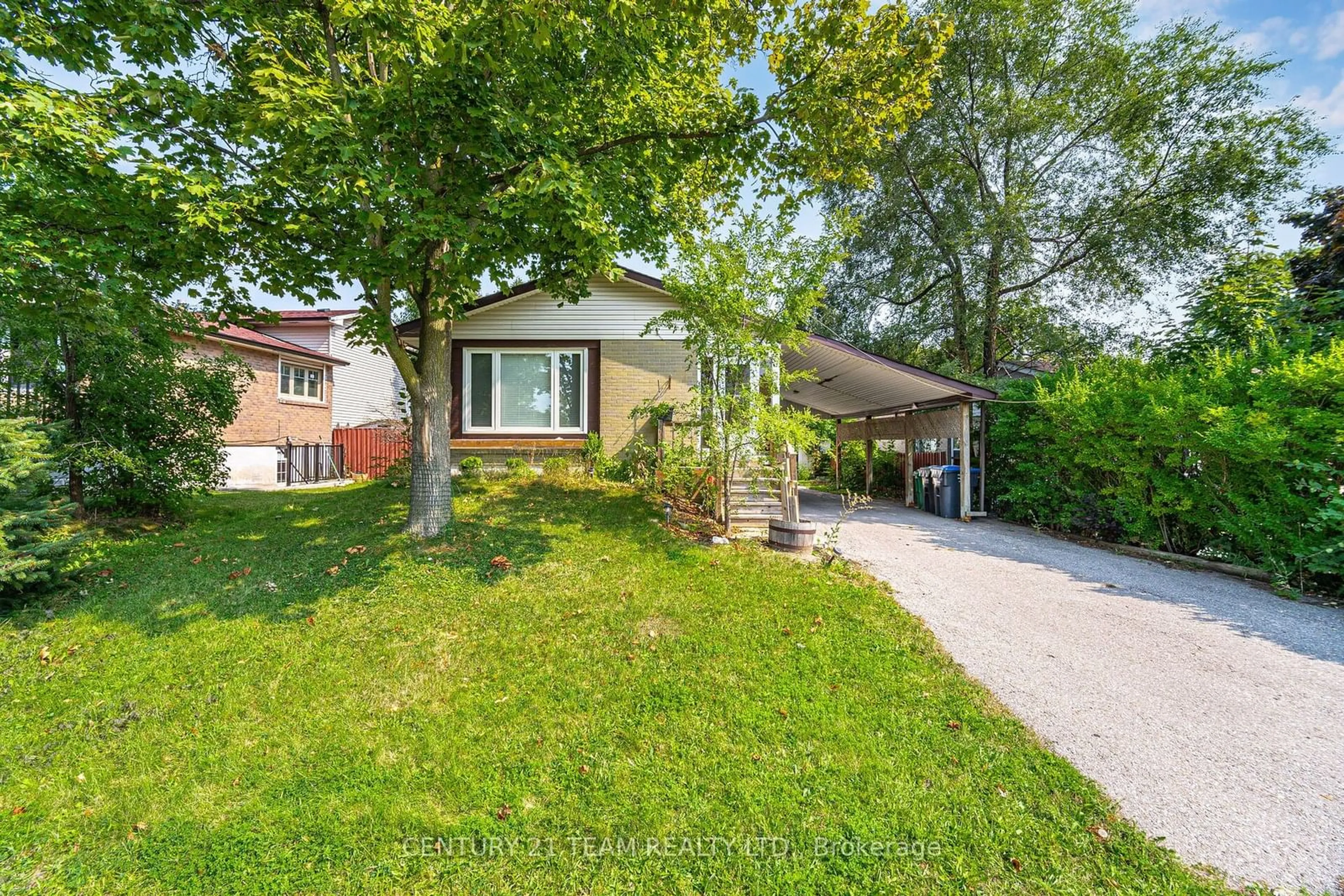 Frontside or backside of a home for 34 Madoc Dr, Brampton Ontario L6V 1Z9