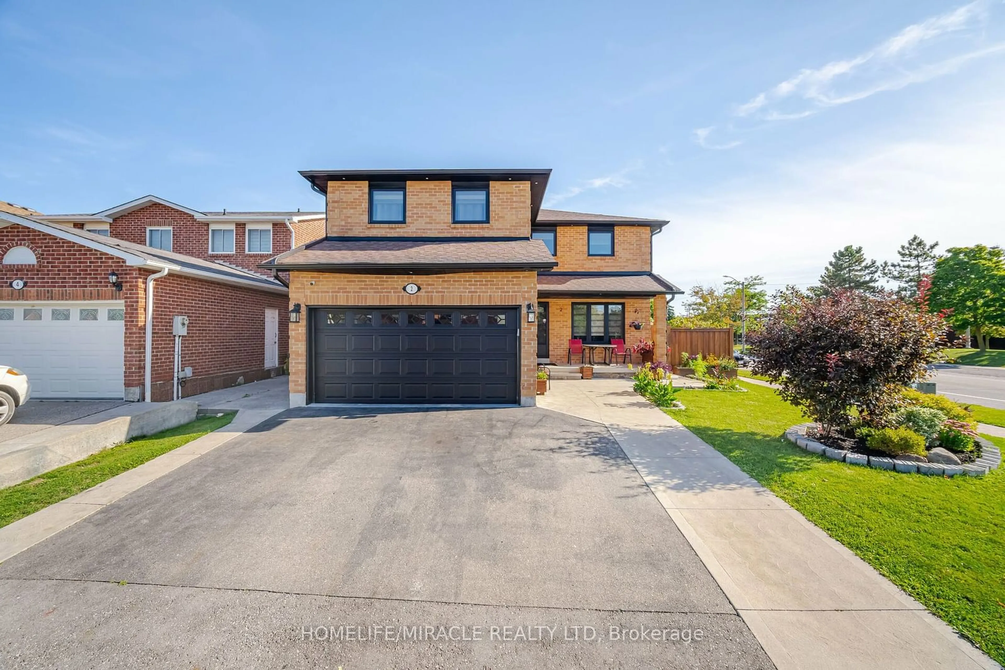 Frontside or backside of a home for 2 Ebby Ave, Brampton Ontario L6Z 3M3