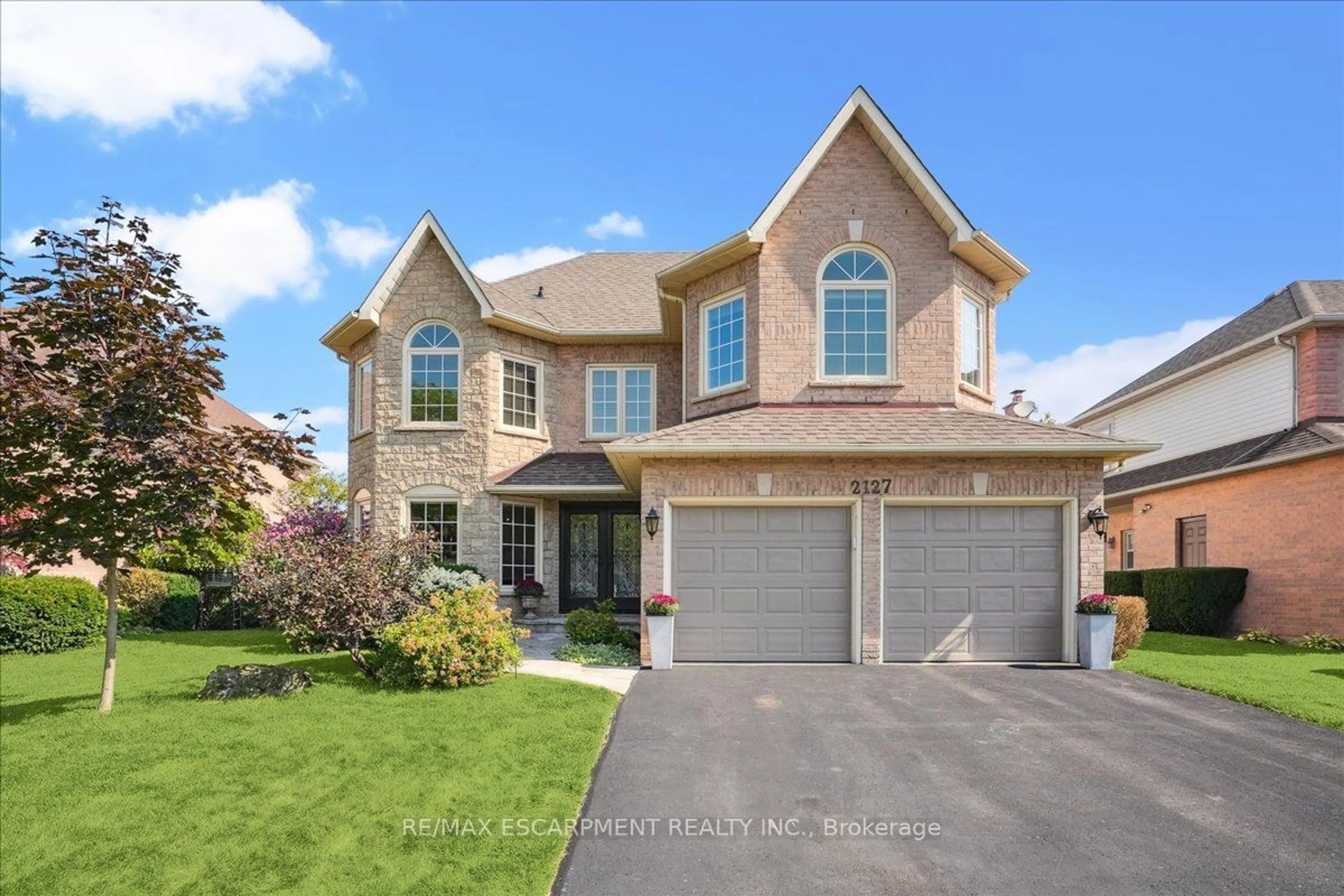 Frontside or backside of a home for 2127 Berwick Dr, Burlington Ontario L7M 4B2