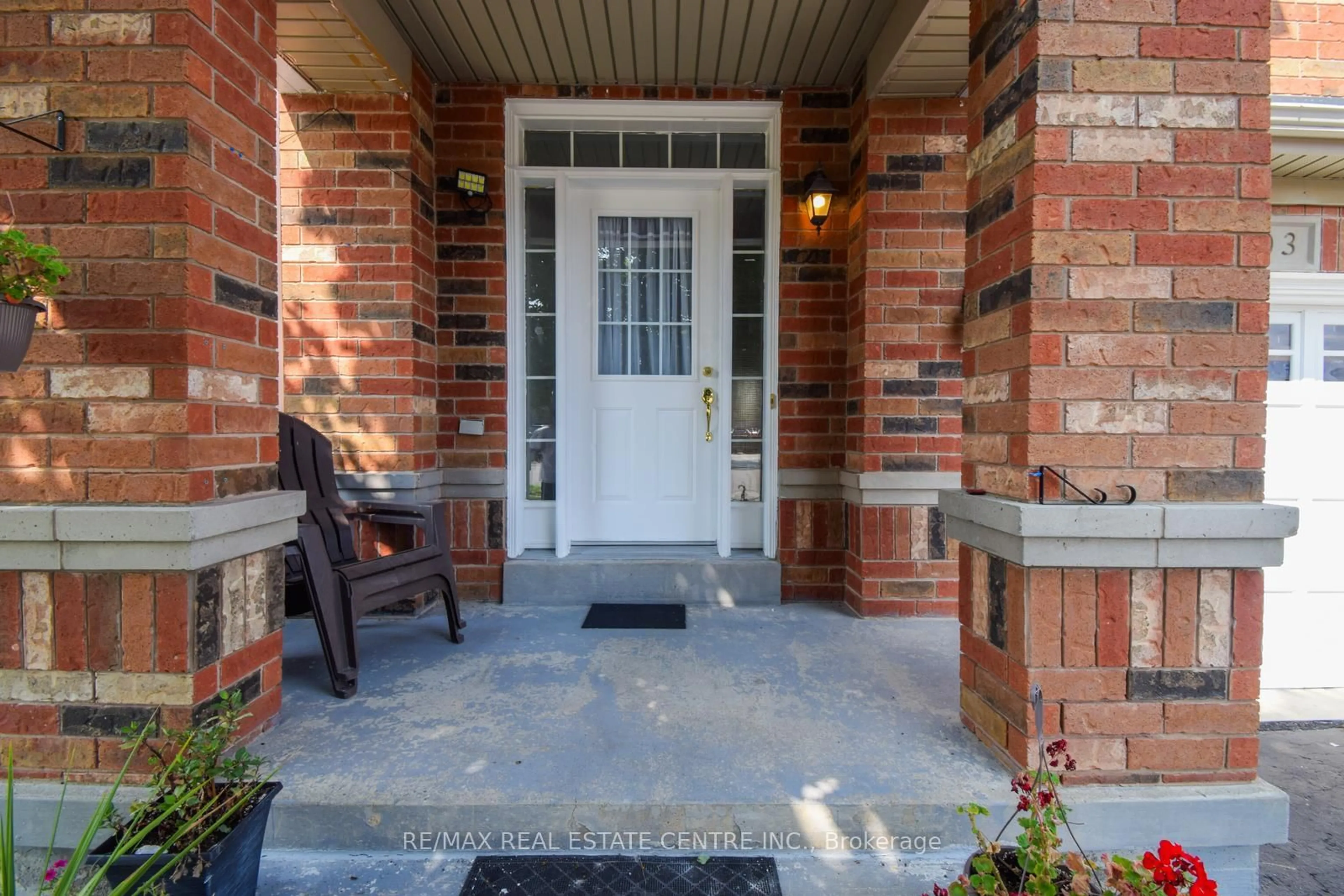 Indoor entryway for 103 Botavia Downs Dr, Brampton Ontario L7A 3P6