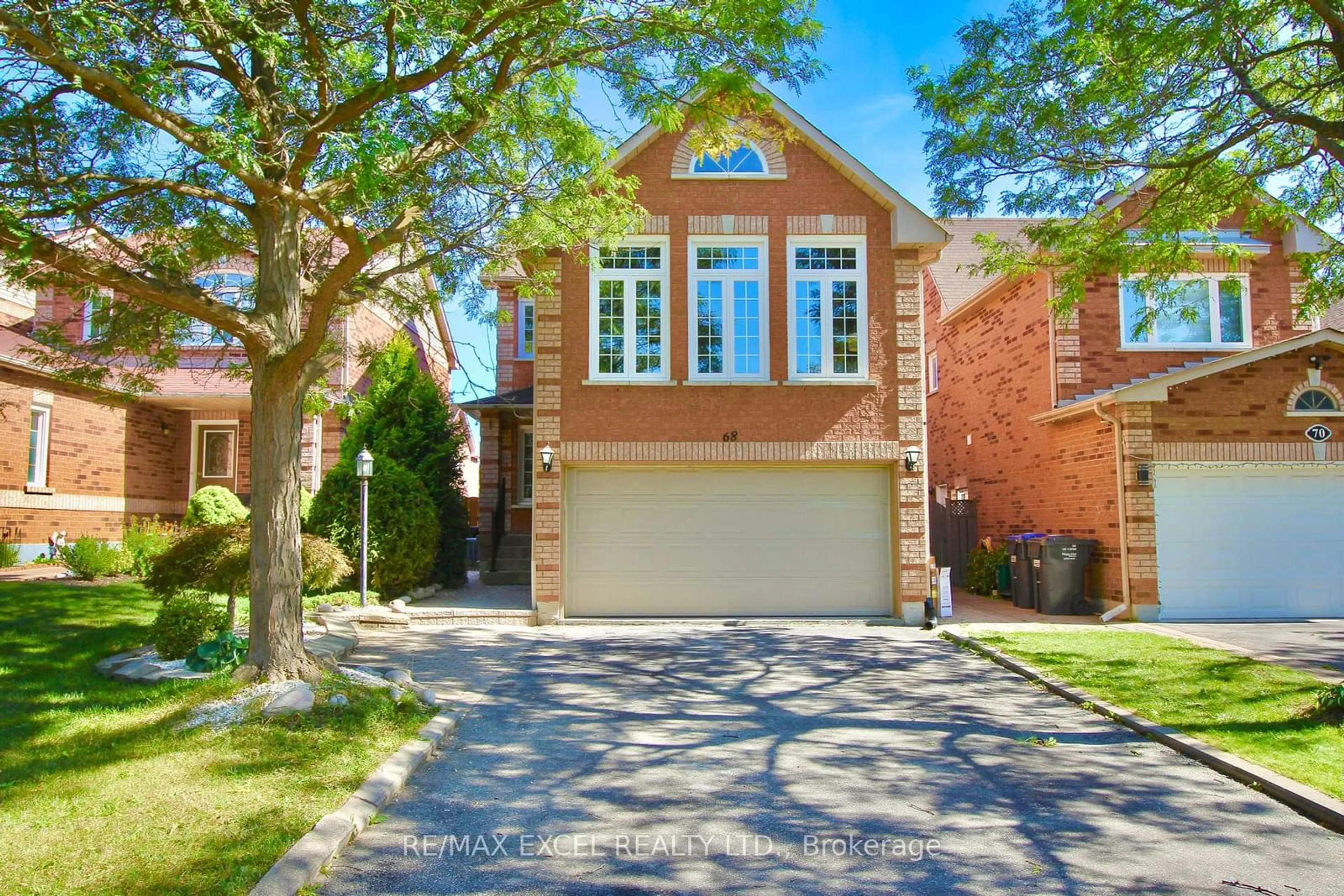 Home with brick exterior material for 68 Sunley Cres, Brampton Ontario L6Y 5B7