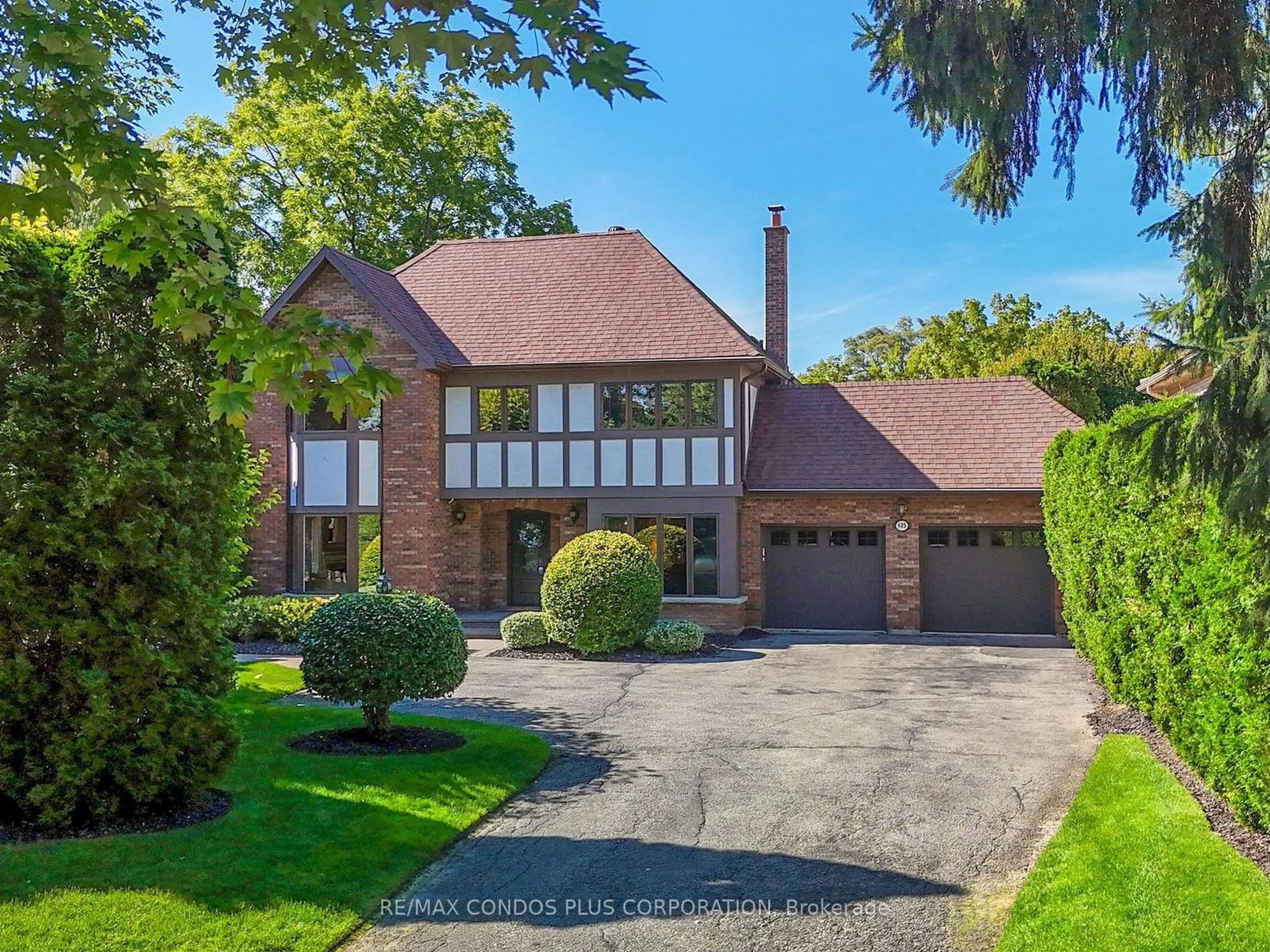 Frontside or backside of a home for 425 Lakeshore Rd, Oakville Ontario L6K 1G4