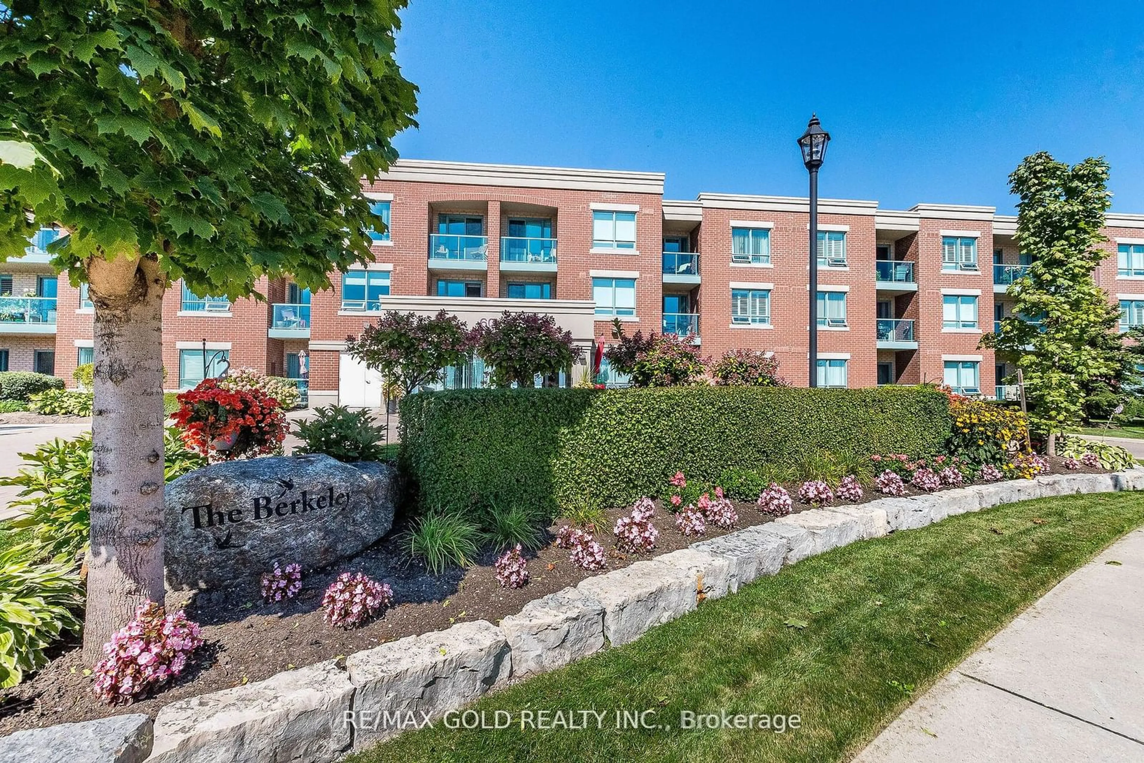 A pic from exterior of the house or condo, the front or back of building for 60 Via Rosedale #114, Brampton Ontario L6R 3X6