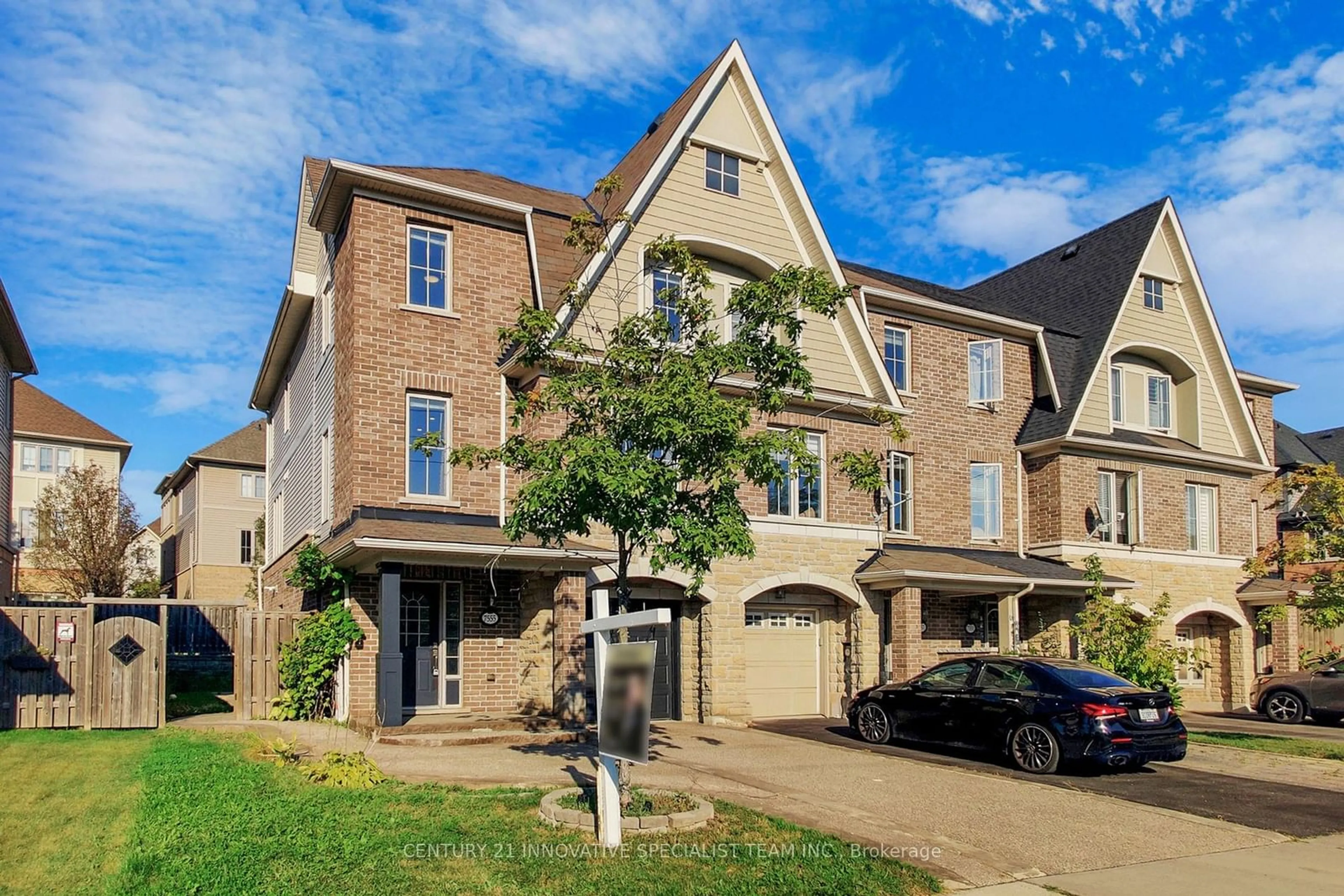 A pic from exterior of the house or condo, the street view for 7555 Chinguacousy Rd, Brampton Ontario L6Y 0R2