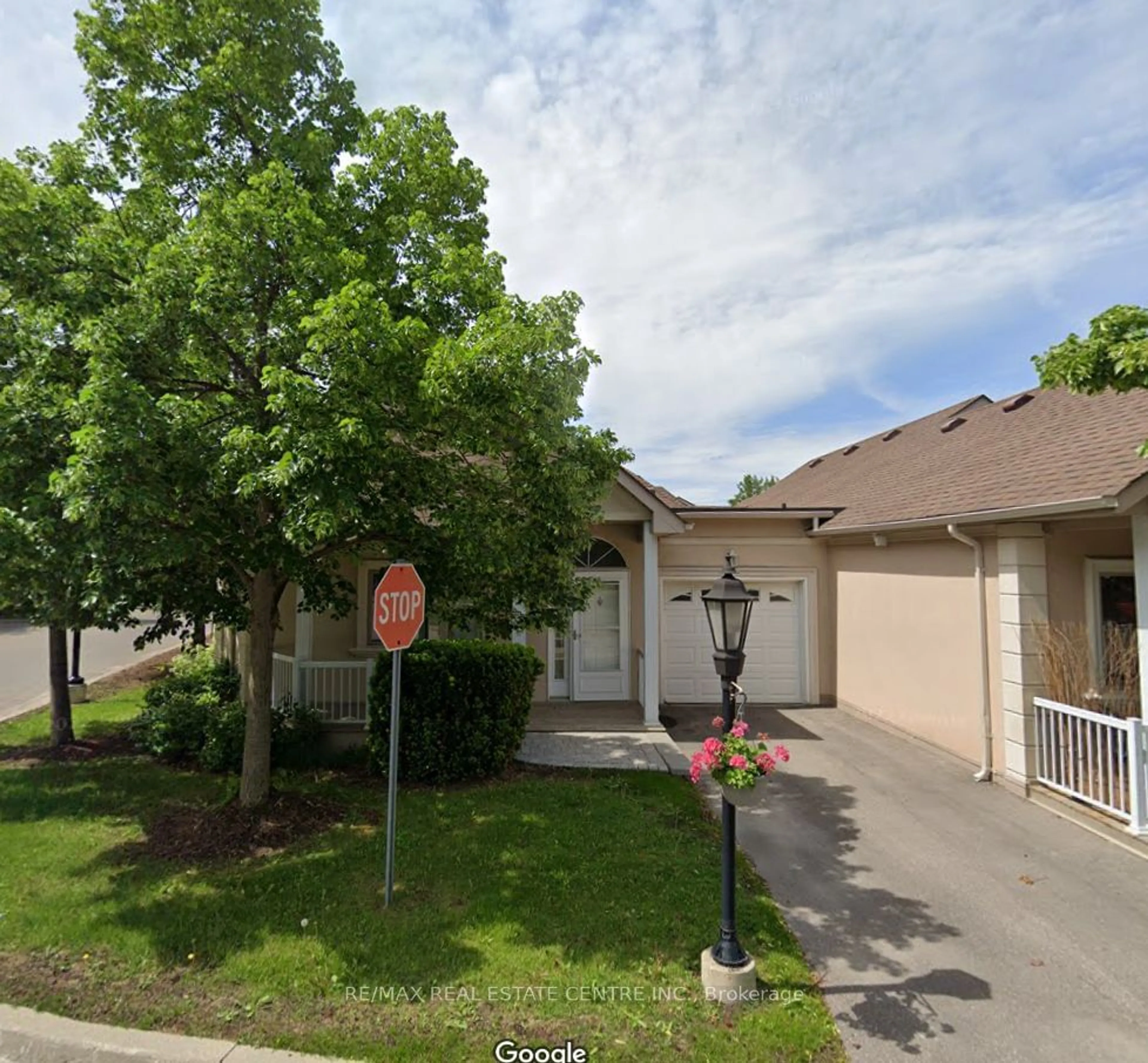 A pic from exterior of the house or condo for 1 Brambrook Way, Brampton Ontario L6P 1C3