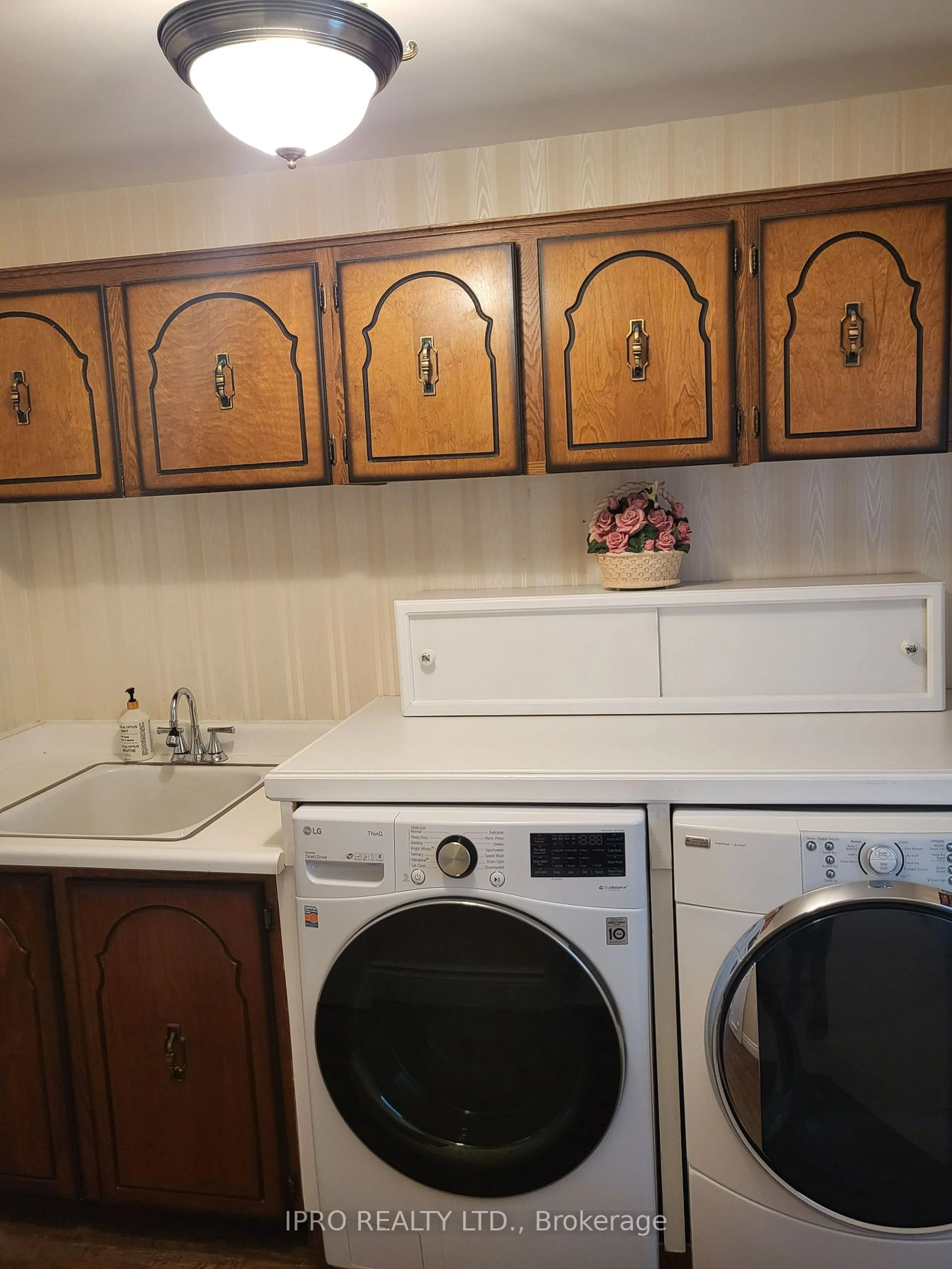 Laundry room for 4239 ROCKWOOD Rd, Mississauga Ontario L4W 1L9