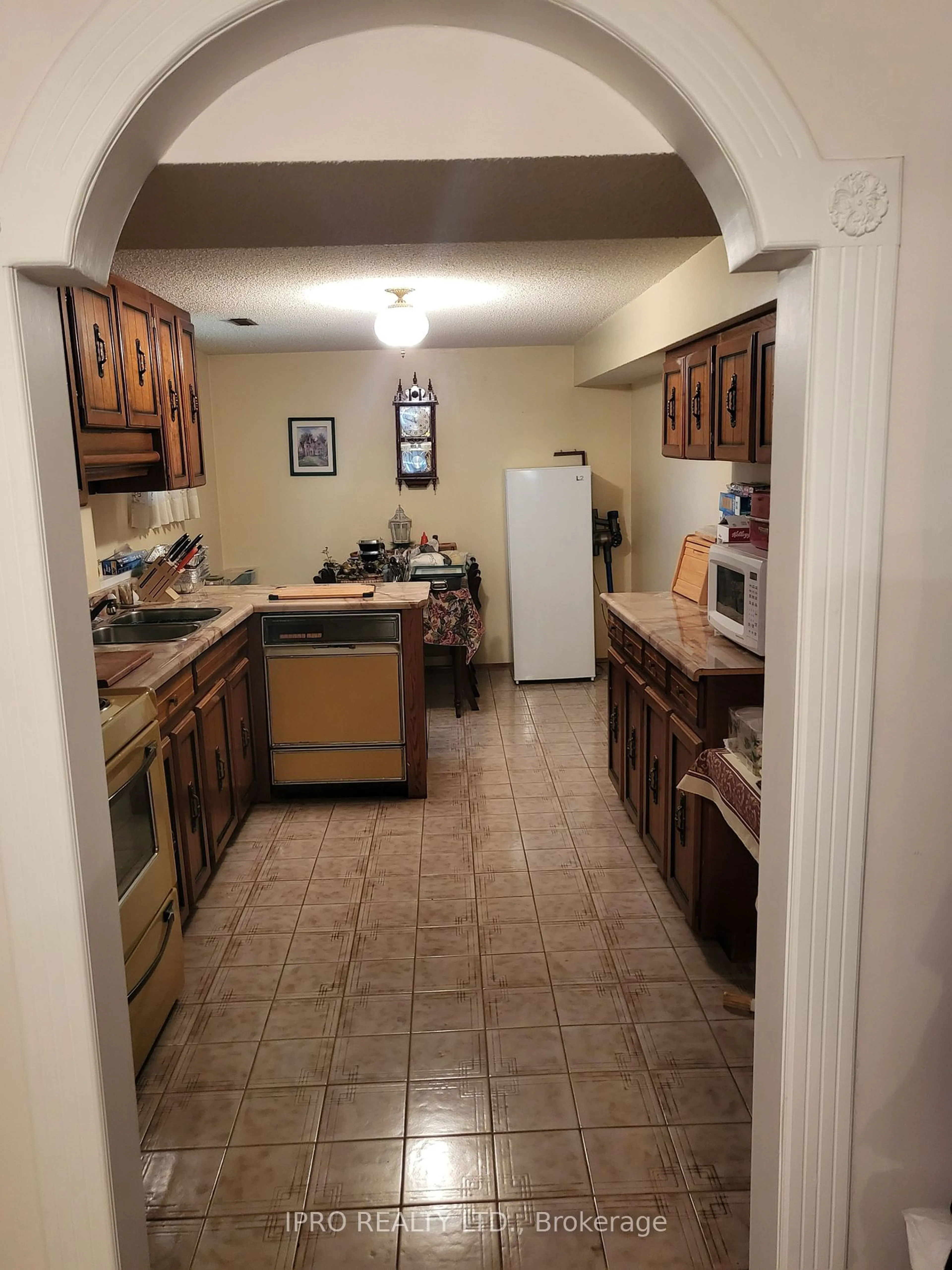 Kitchen, unknown floor, cottage for 4239 ROCKWOOD Rd, Mississauga Ontario L4W 1L9