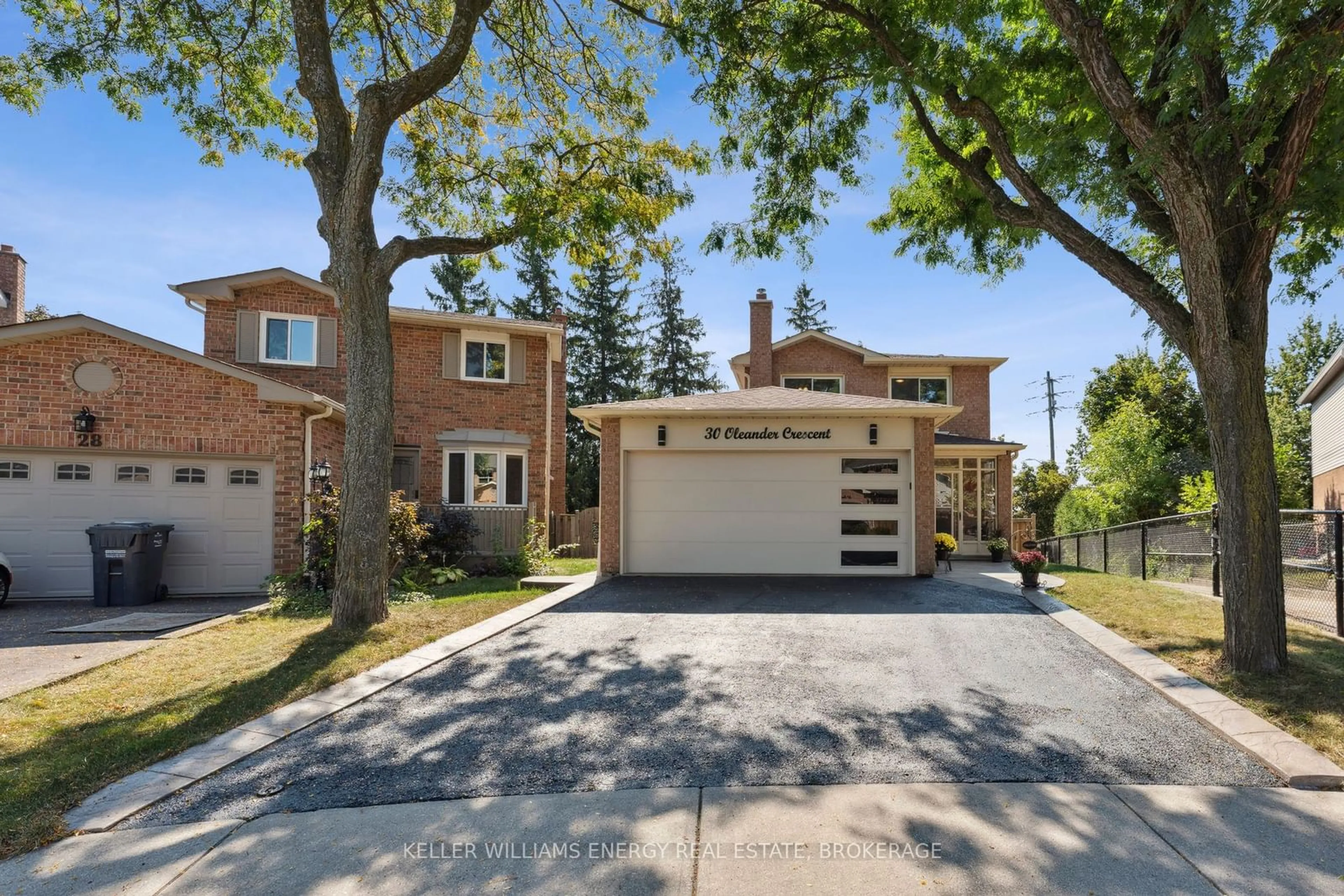 A pic from exterior of the house or condo for 30 Oleander Cres, Brampton Ontario L6Z 2C2