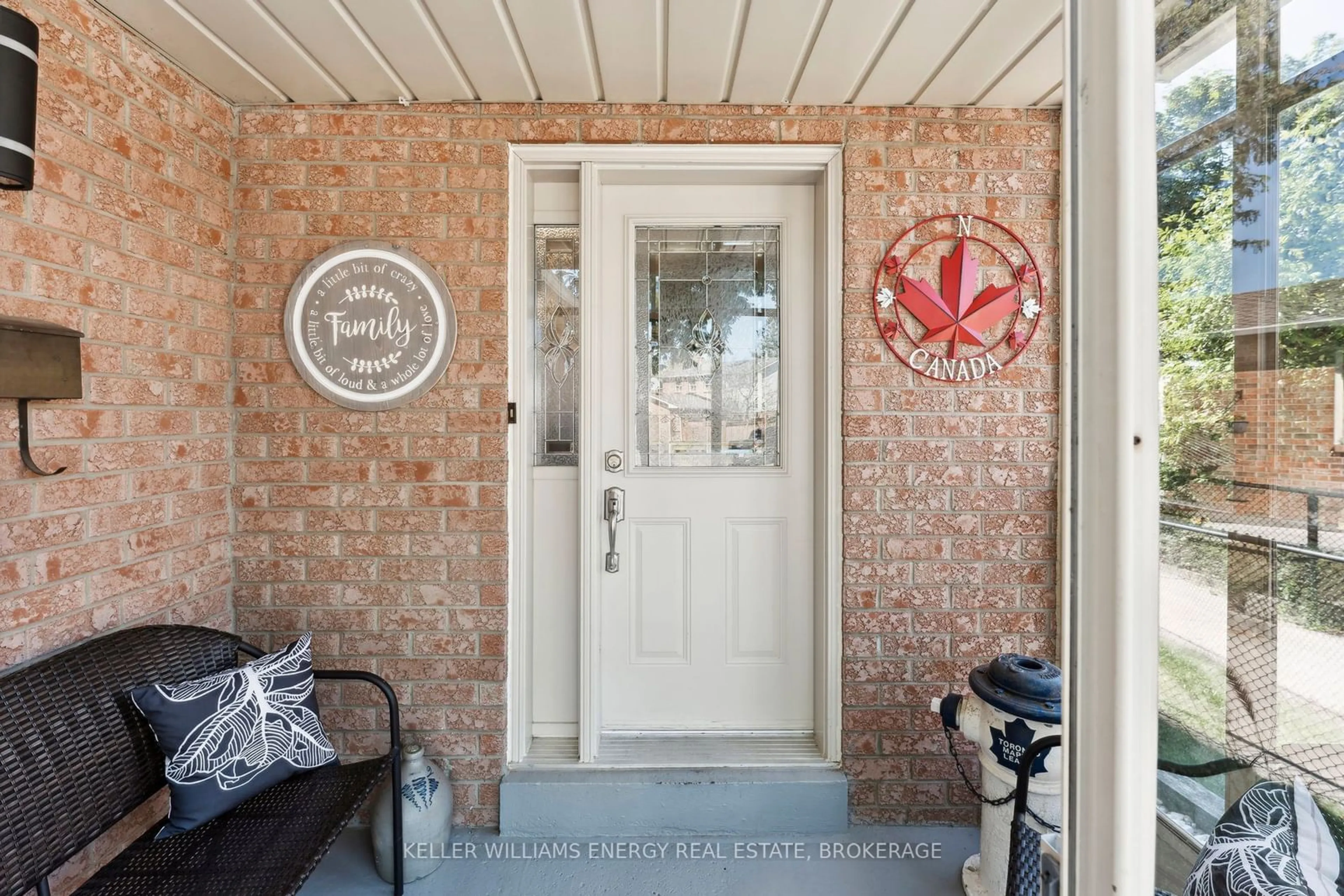 Indoor entryway, ceramic floors for 30 Oleander Cres, Brampton Ontario L6Z 2C2