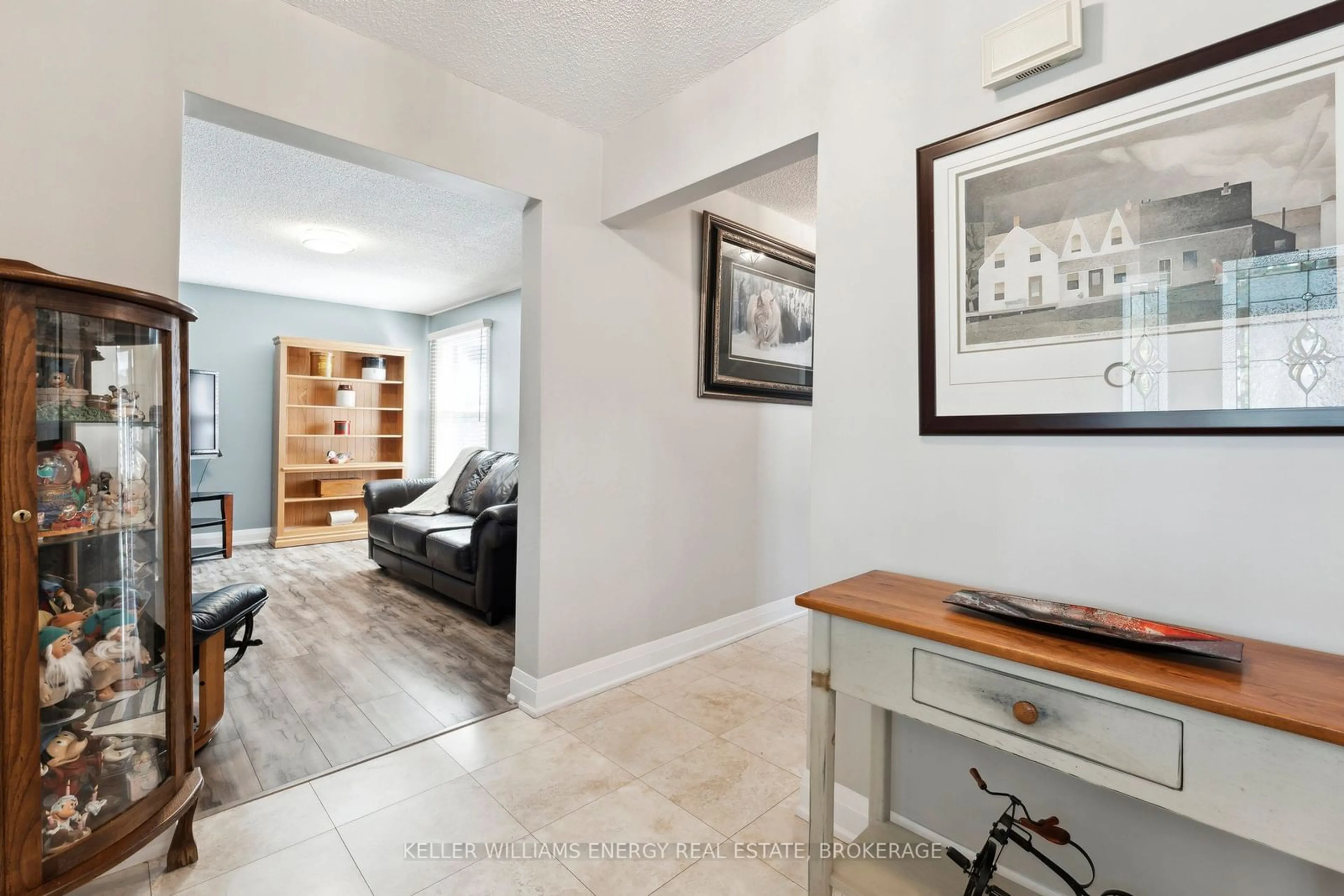 Indoor entryway, wood floors for 30 Oleander Cres, Brampton Ontario L6Z 2C2